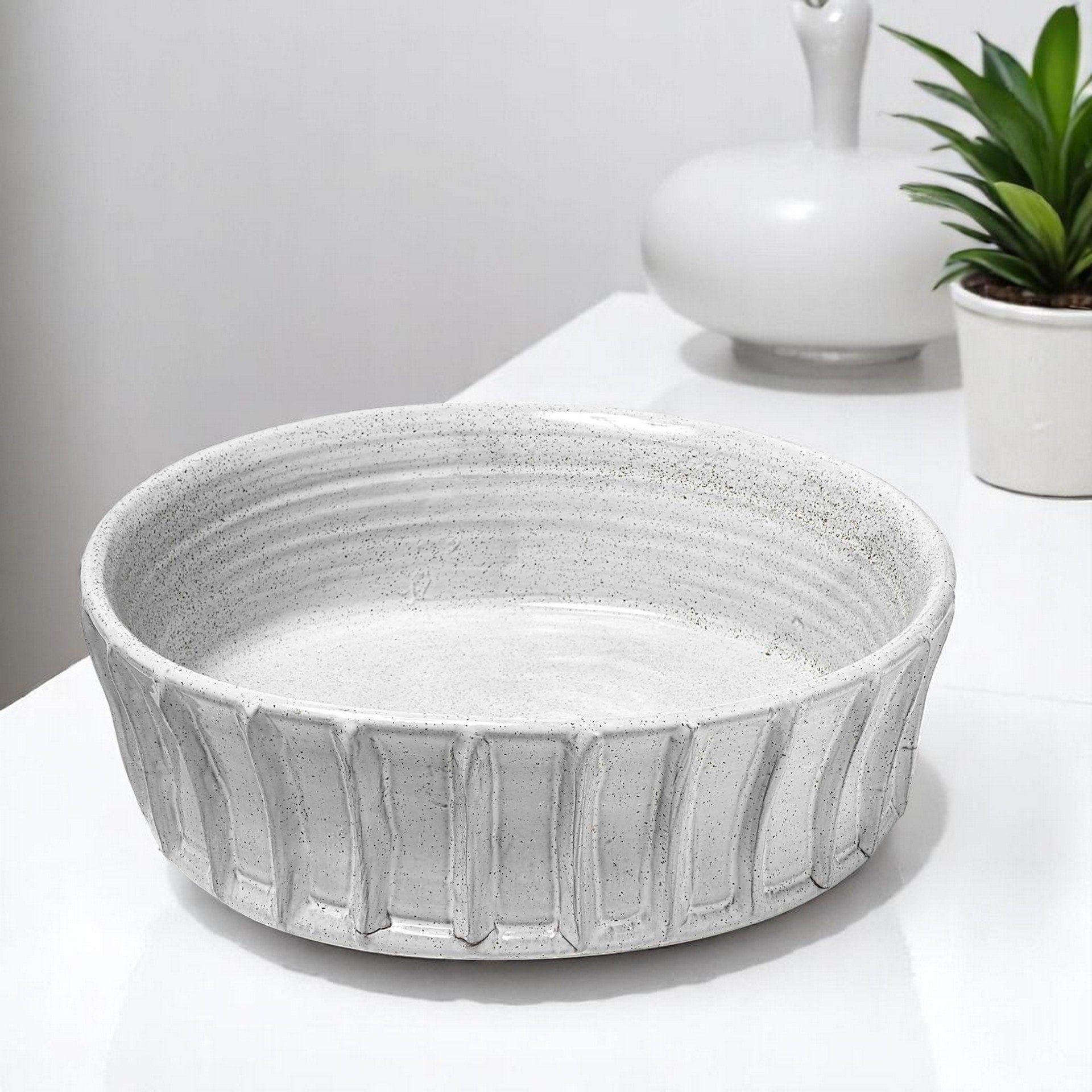 Homeroots 16 White Ceramic Round 16.00 In. X 4.30 In. X 16.00 In.