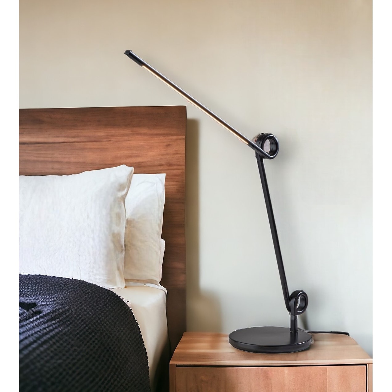 Homeroots 35 Black Metal Novelty Desk Lamp 7.88 In. X 35.00 In. X 21.25 In.