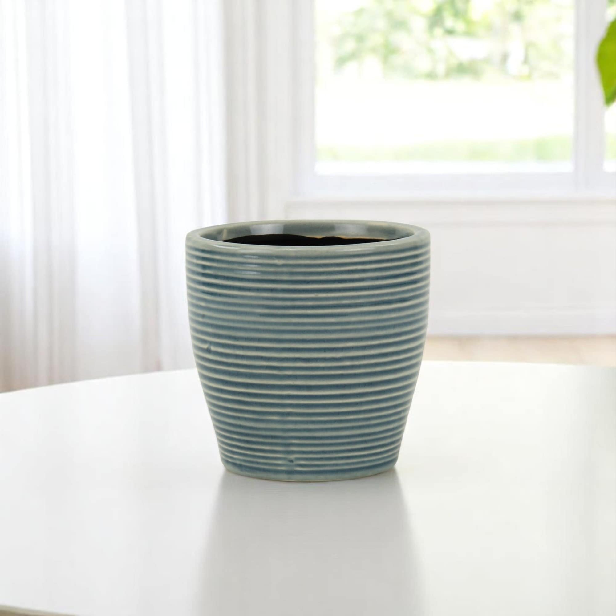 Homeroots Blue Ceramic 22 Ounce Striped Round Distressed Pot Planter 4.25 In. X 4.25 In. X 4.25 In.