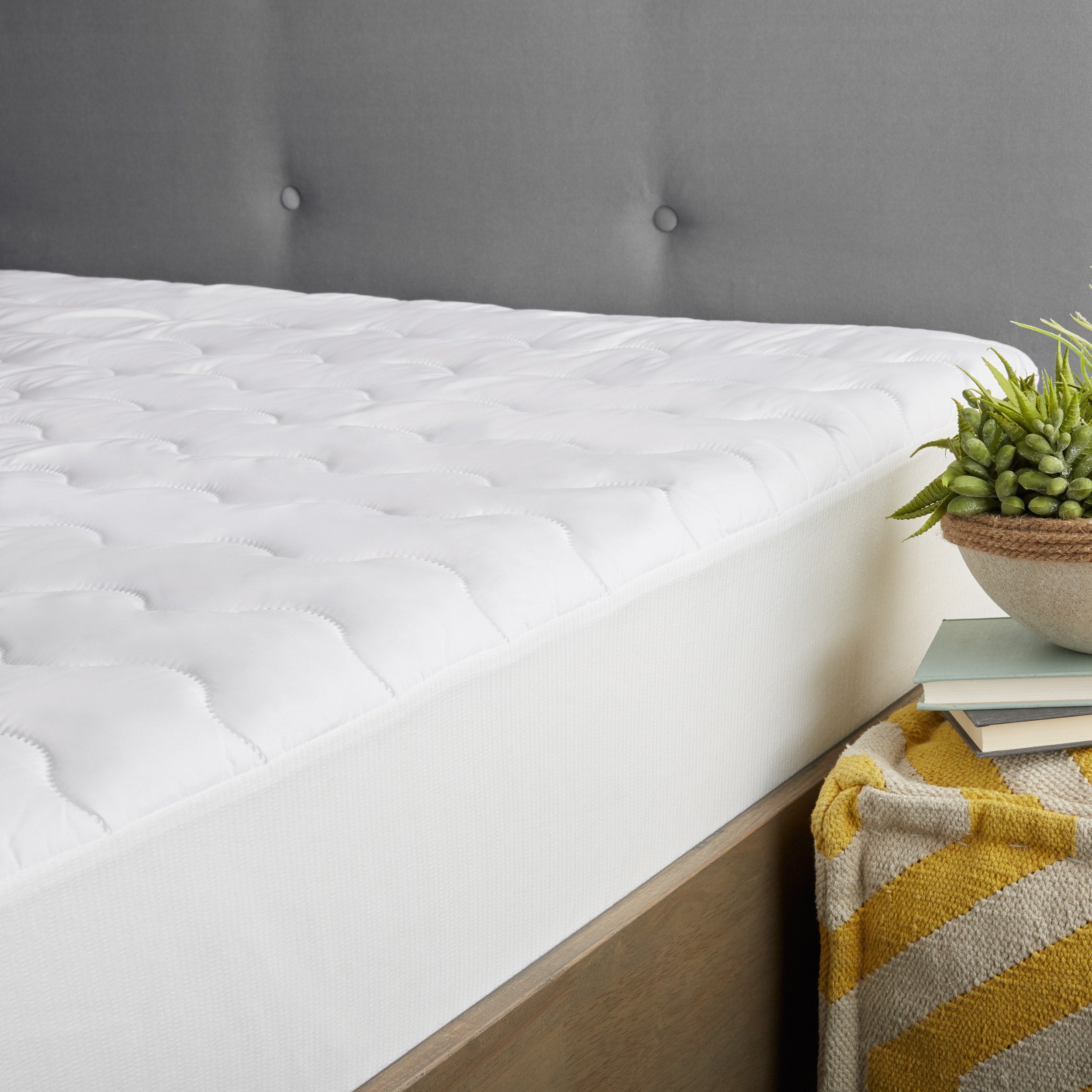 Hotel Easy Care Microfiber Mattress Pad White