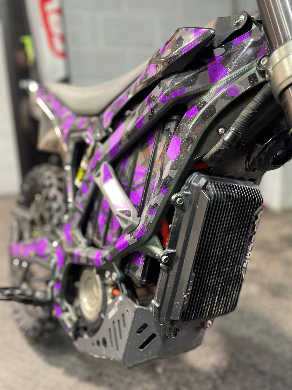 ULTRA BEE FOX RACING FULL COVERAGE GRAPHICS KIT