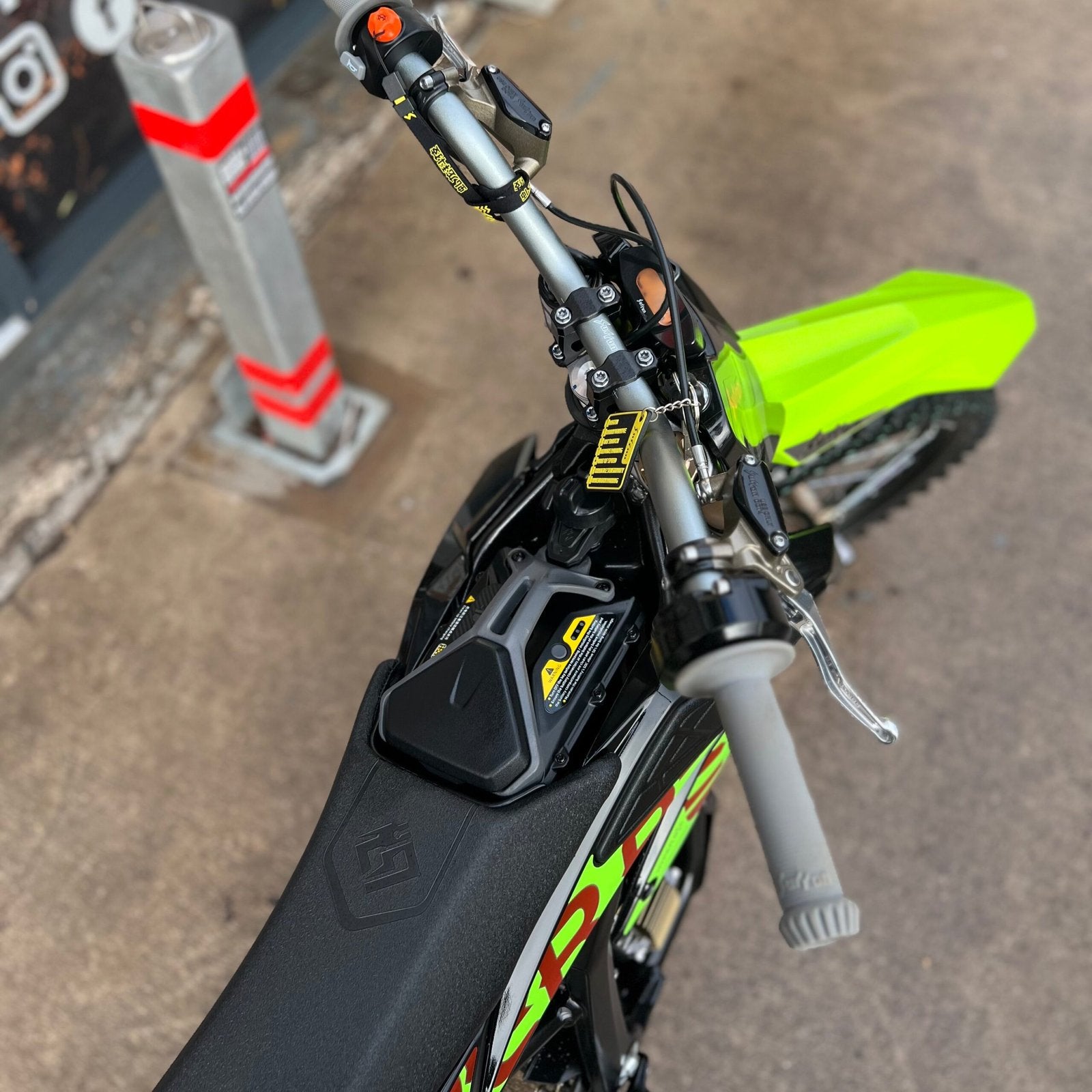 USED SUR RON HYPER BEE GREEN BIG WHEEL