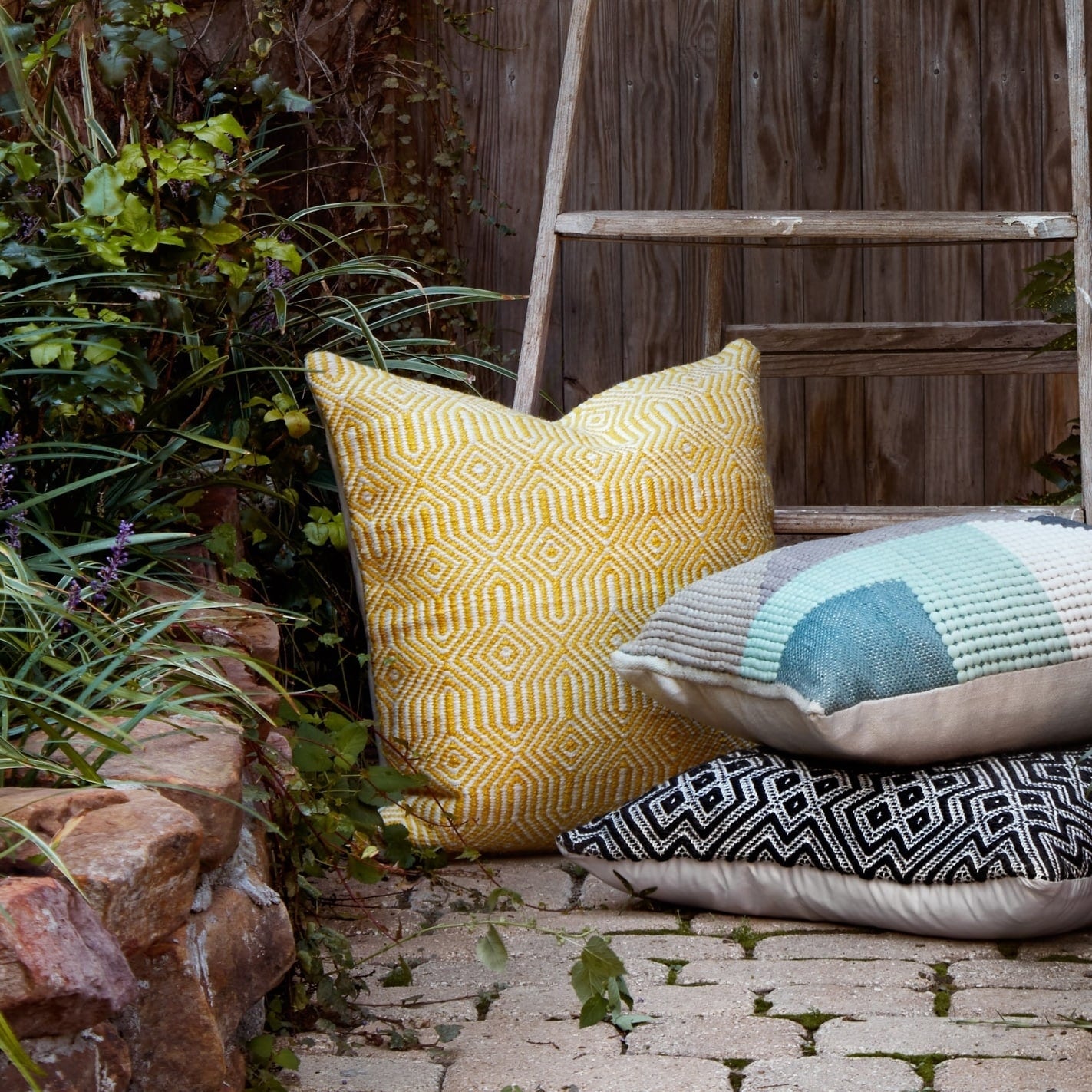 Indoor Outdoor Geometric Contemporary 22 Inch Throw Pillow Or Pillow Cover