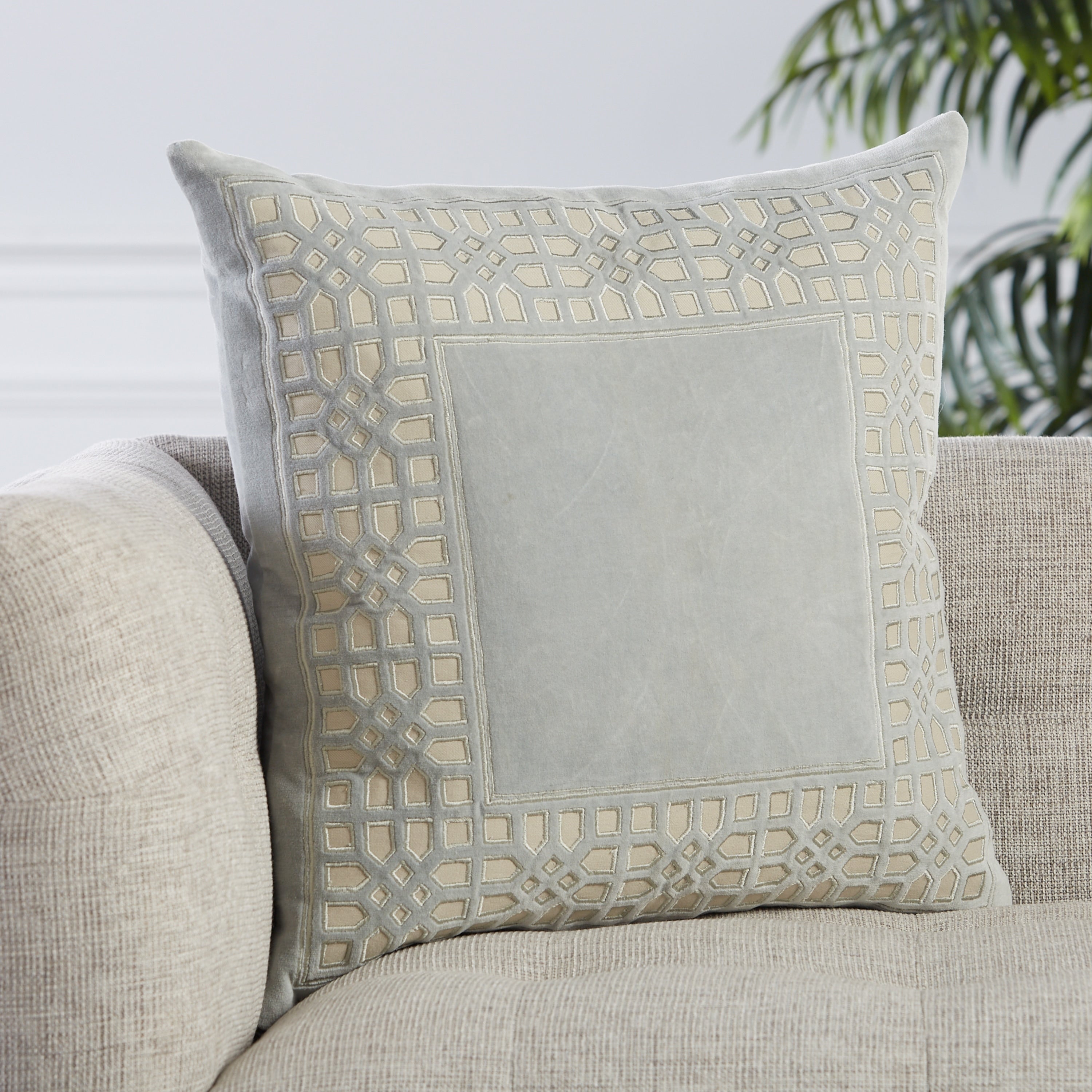 Istana Trellis Pillow 22 Inch