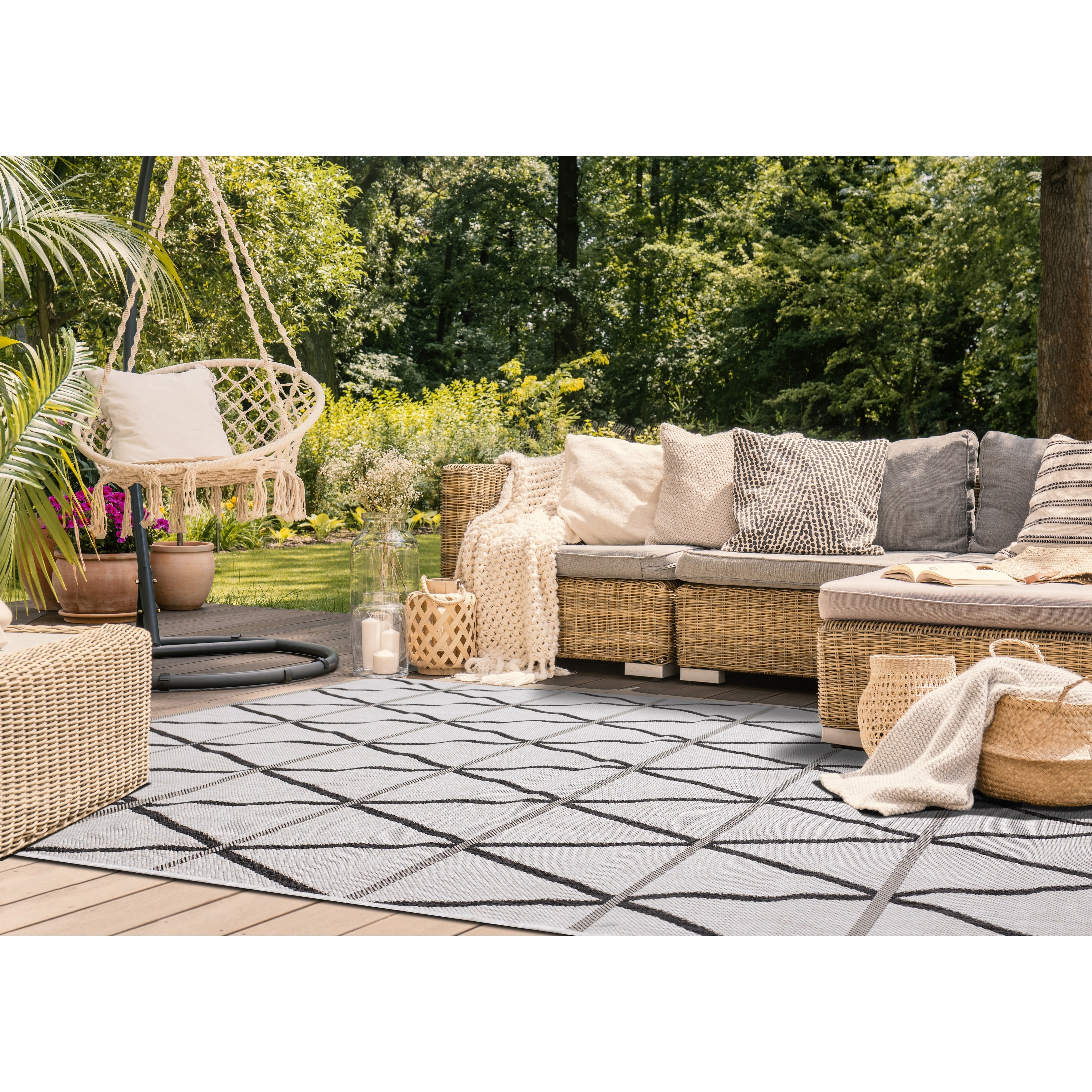 Jacquie Grey Diamond Indoor Outdoor Rug