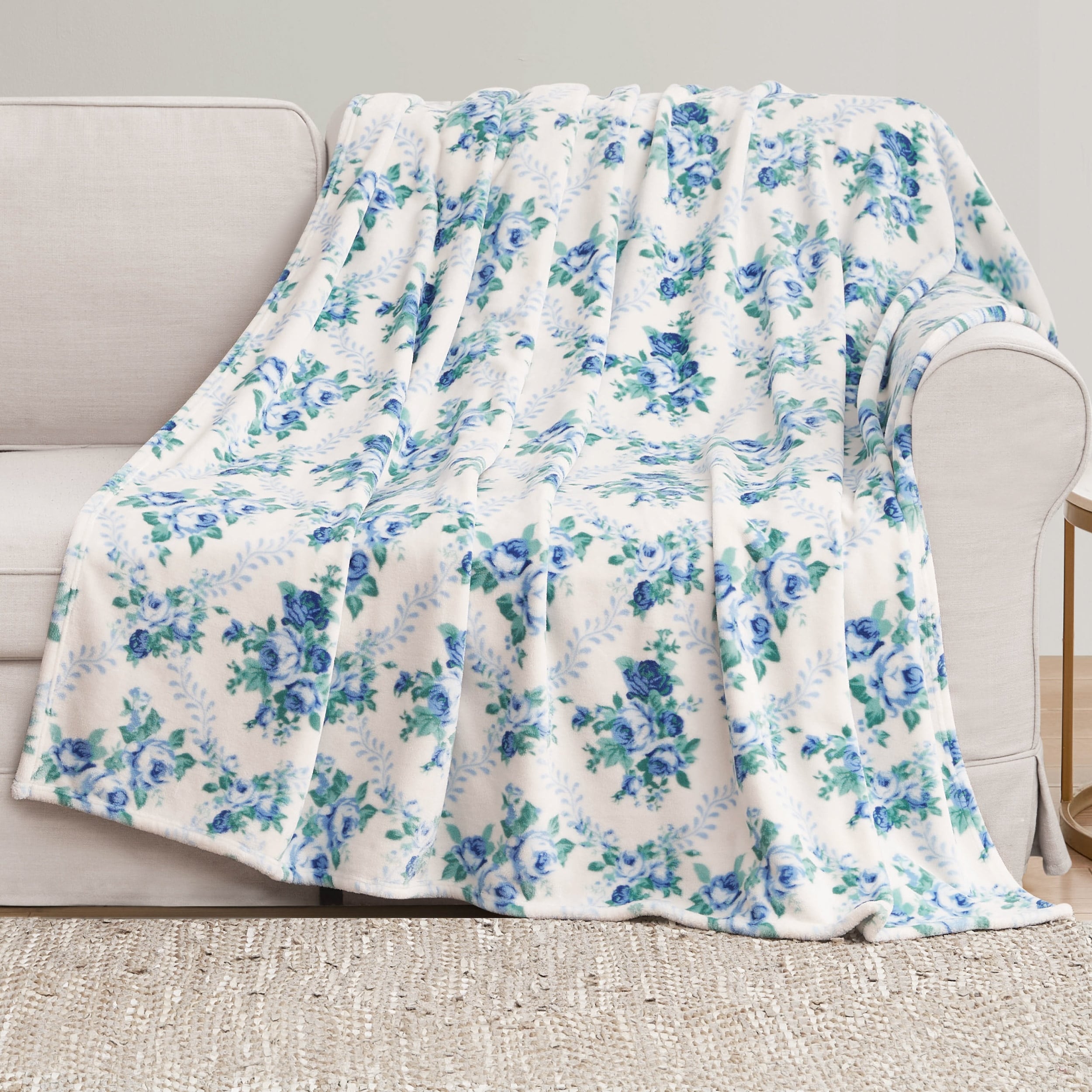 Jessica Simpson 60 X 70 Plush Throw Blankets