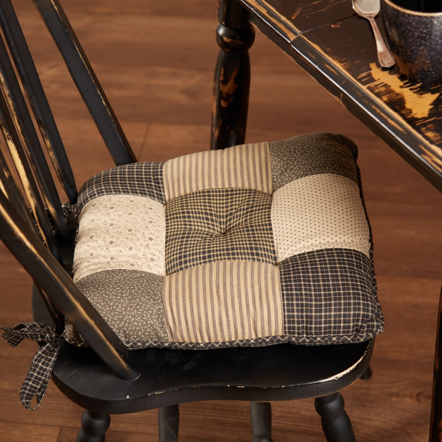 Vhc Kettle Grove Country Black Primitive Classic Tabletop Kitchen Patchwork Chair Pad
