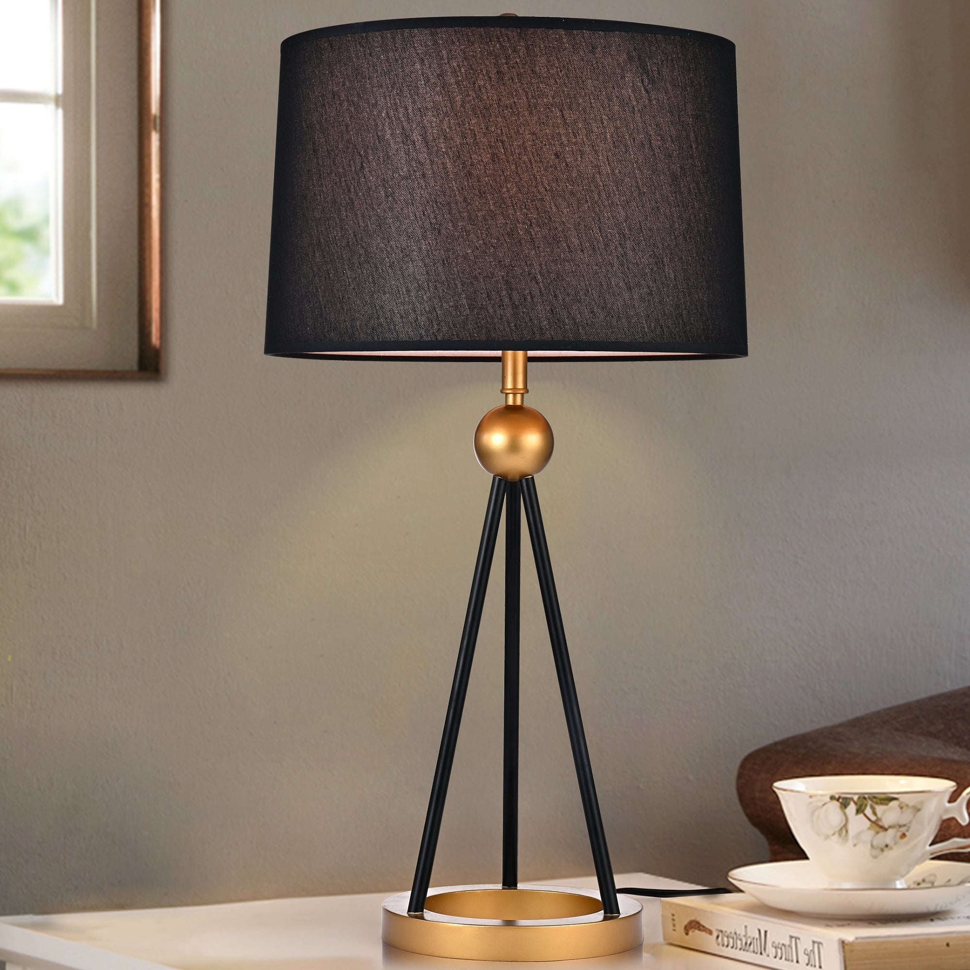 Kurita Black And Matte Gold With 2 Light Bulb Table Lamp