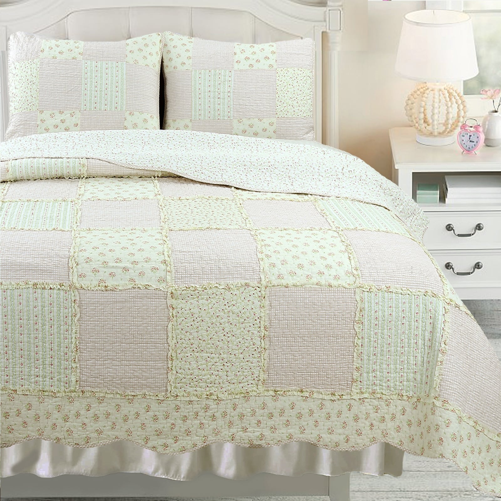 Light Peach Floral Patchwork Quilt Set
