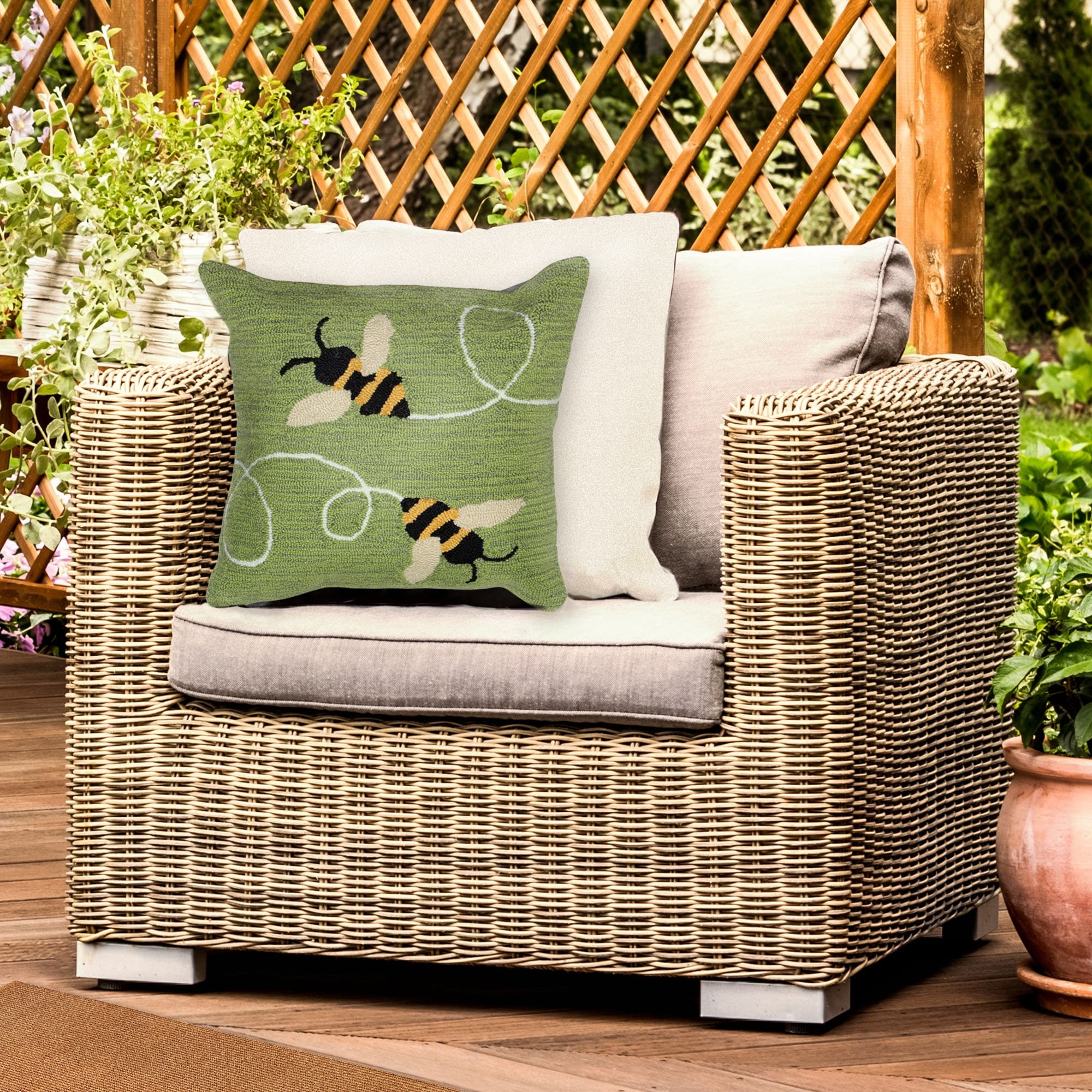 Liora Manne Frontporch Buzzy Bees Indoor Outdoor Pillow Green 18 Square