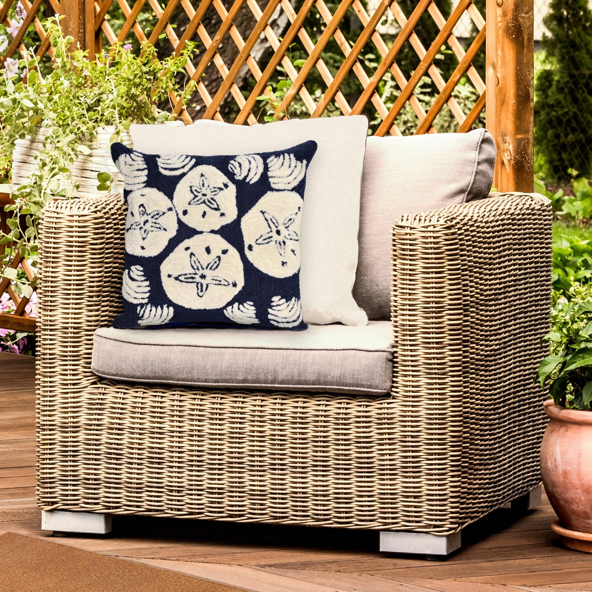 Liora Manne Frontporch Shell Toss Indoor Outdoor Pillow Navy 18 Square