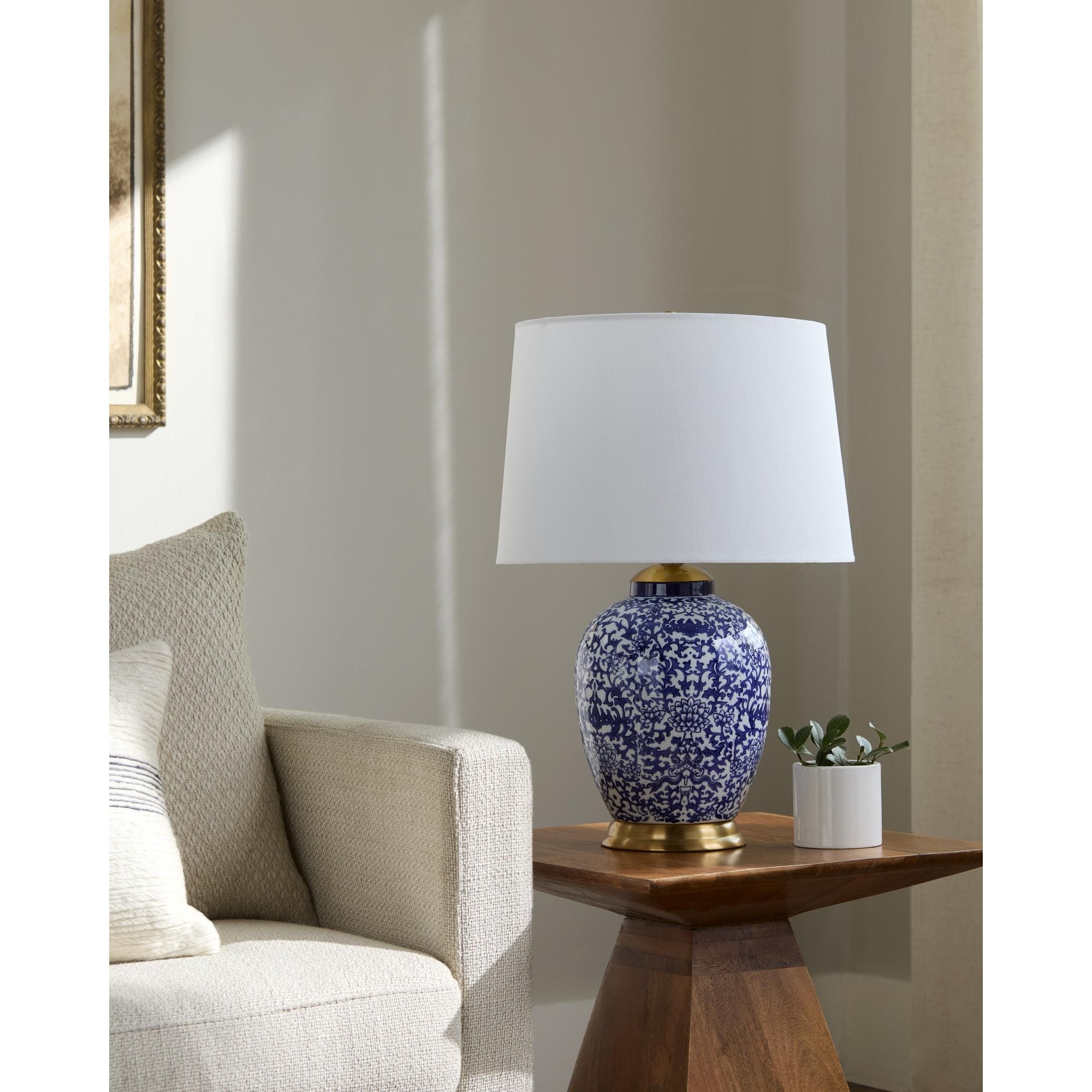 Livabliss Florezia Traditional Accent Table Lamp 22 H X 15 W X 15 D