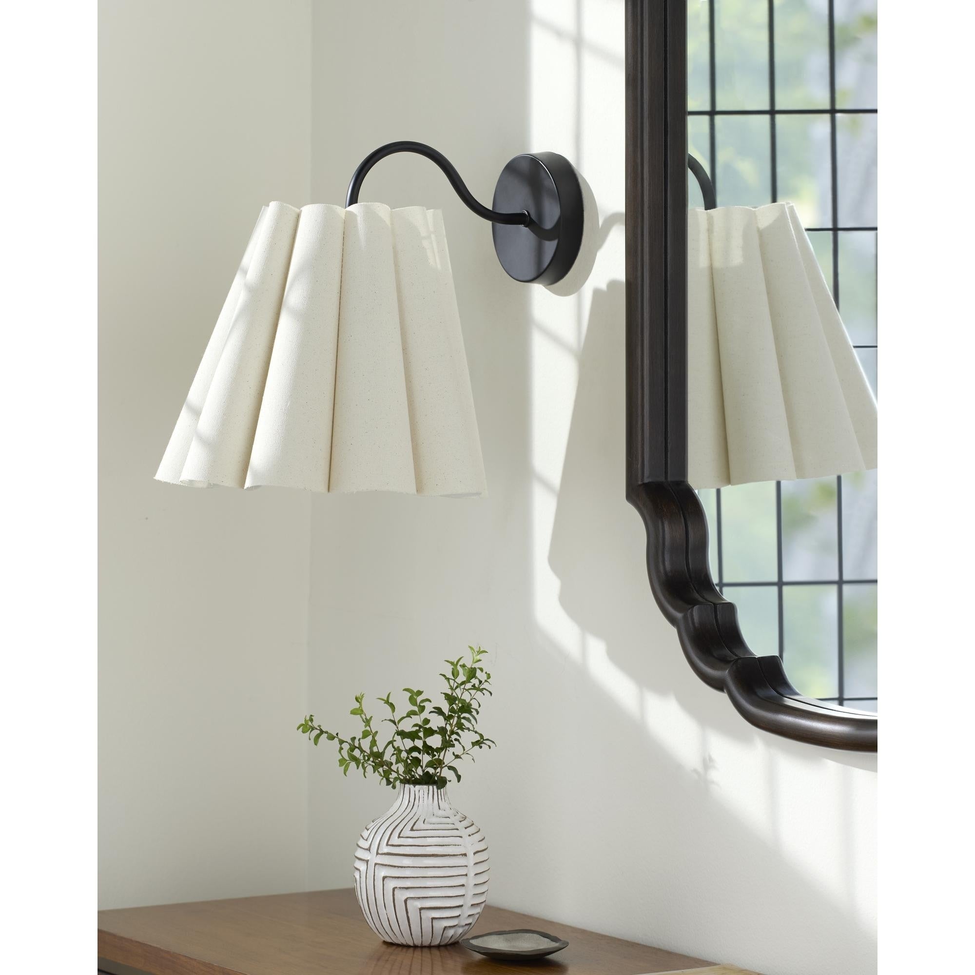 Livabliss Mirette Traditional Wall Sconce