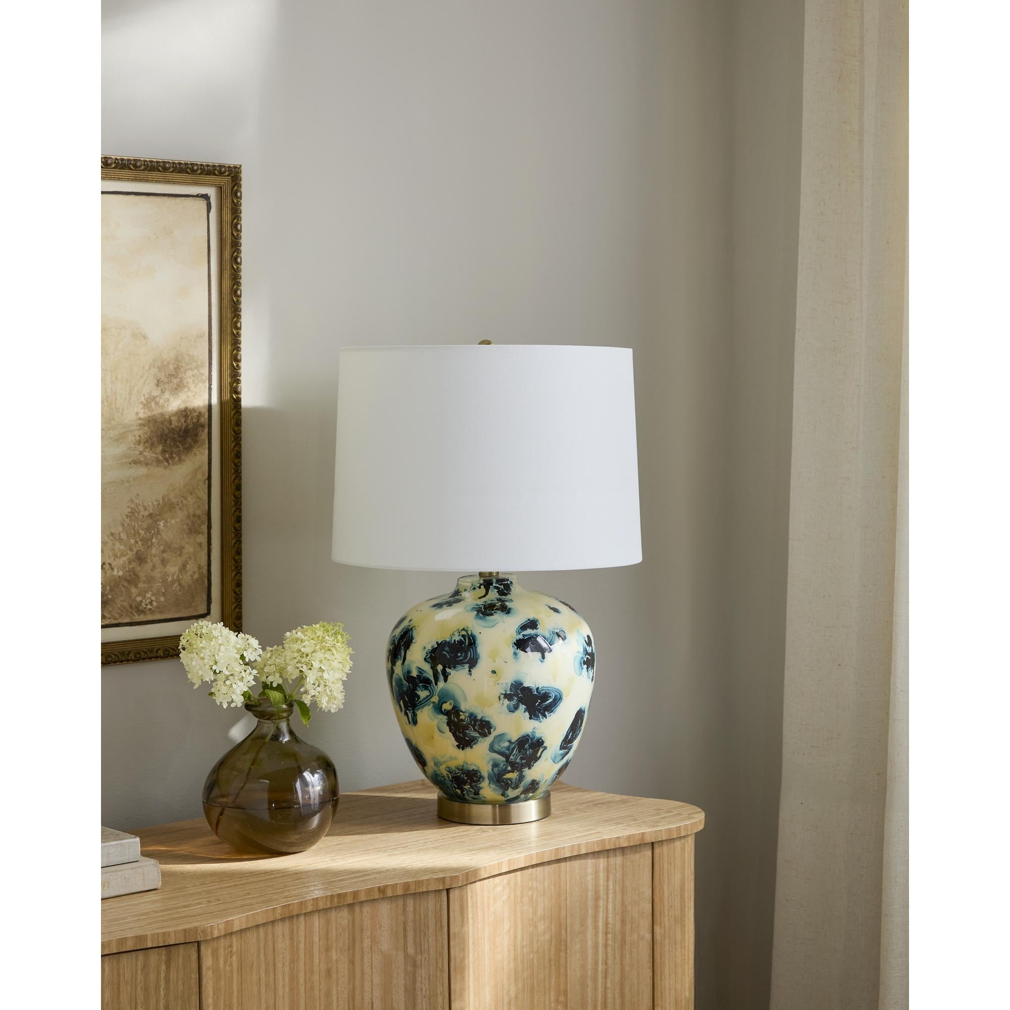Livabliss Snicarte Traditional Accent Table Lamp 25 H X 16 W X 16 D