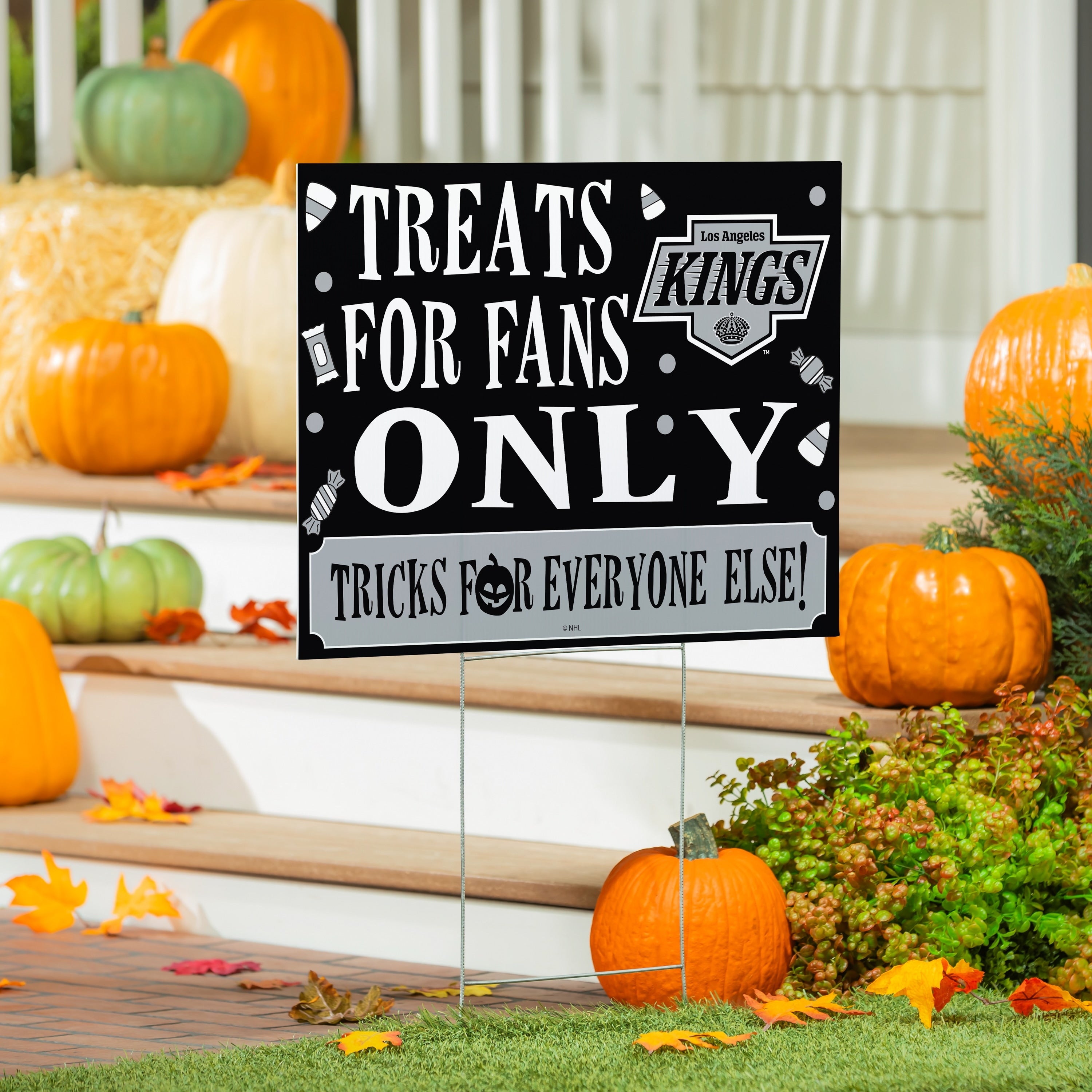 Los Angeles Kings Yard Sign Halloween Treats For Fans