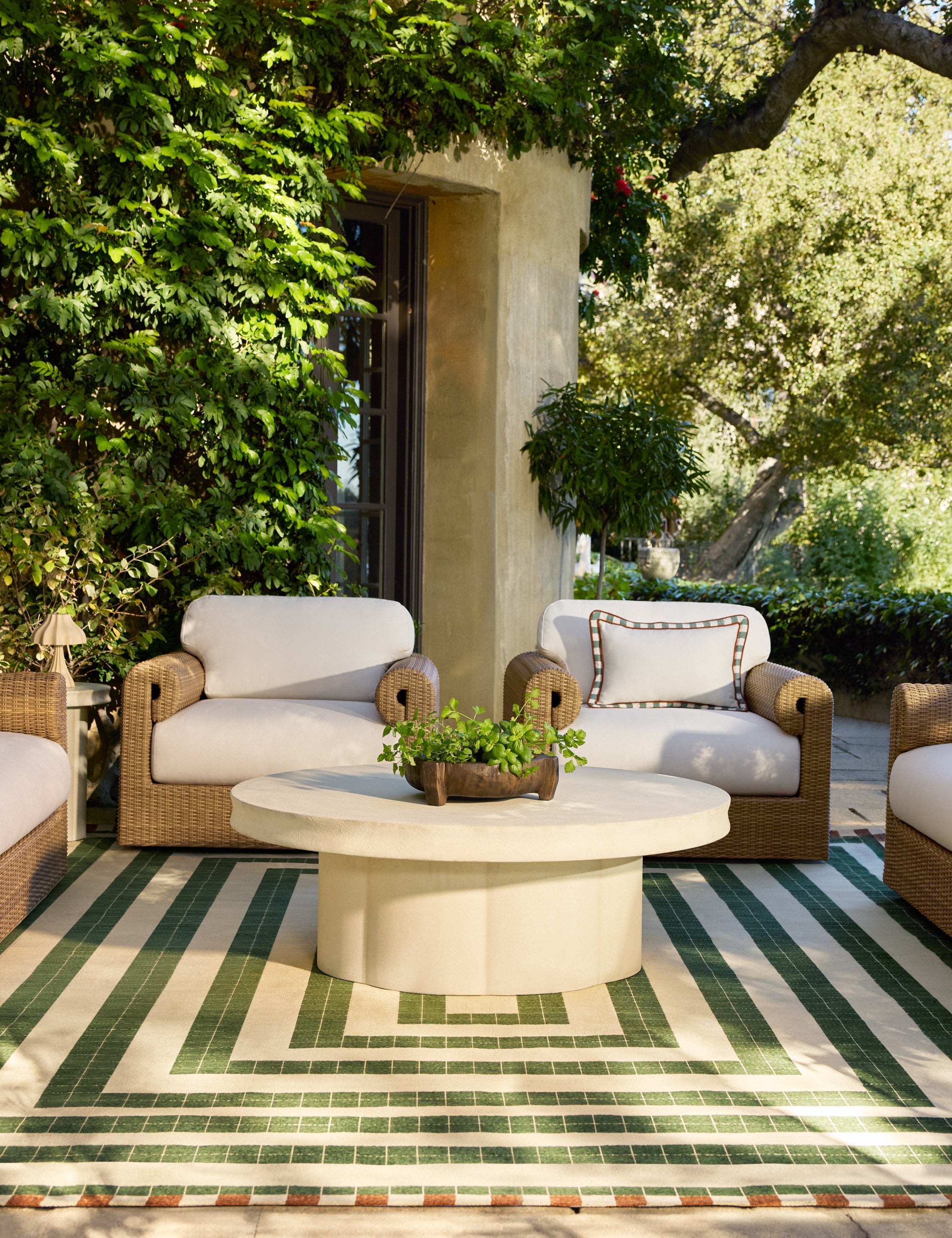 Balla Outdoor Swivel Accent Chair