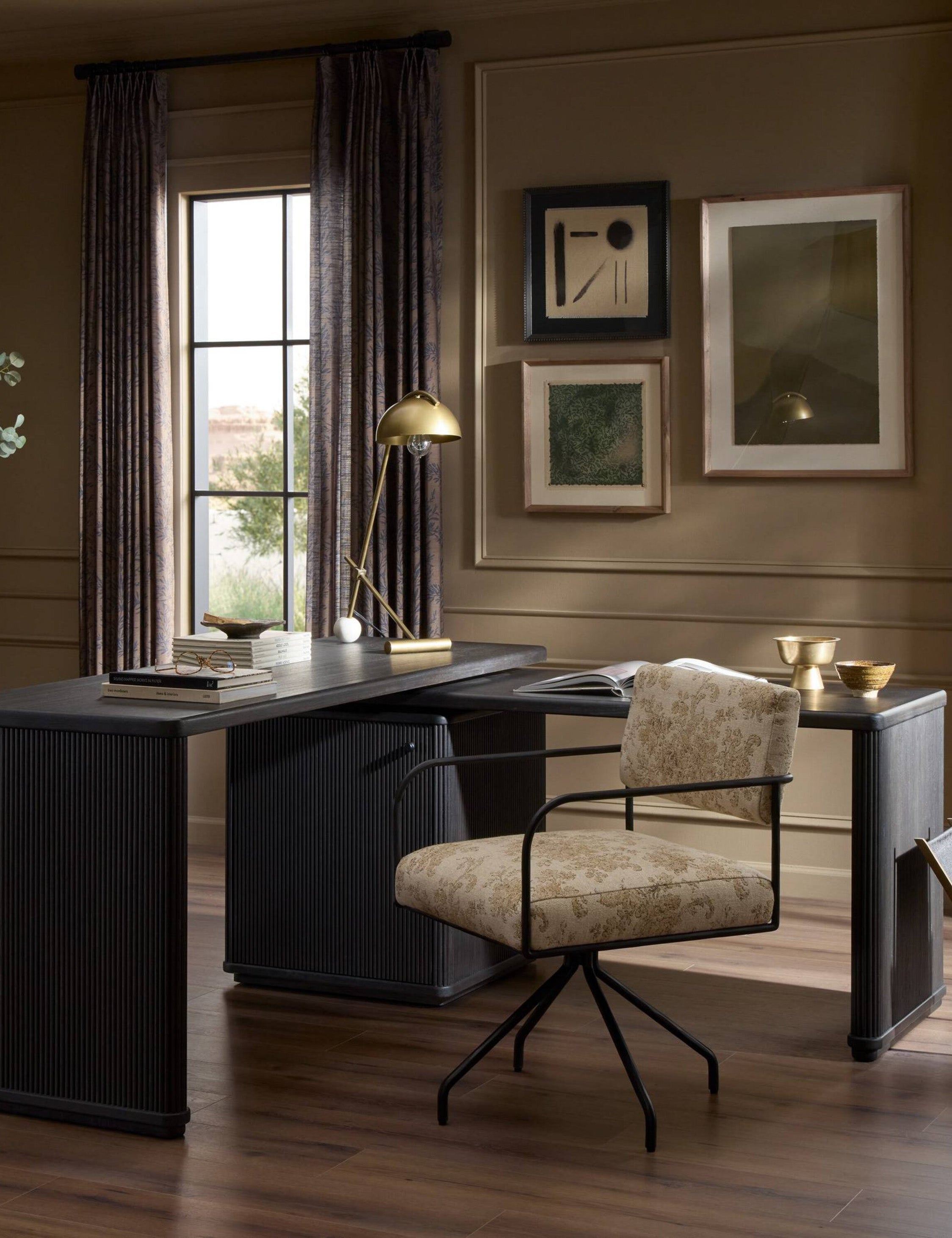 Sisa Rotating Desk