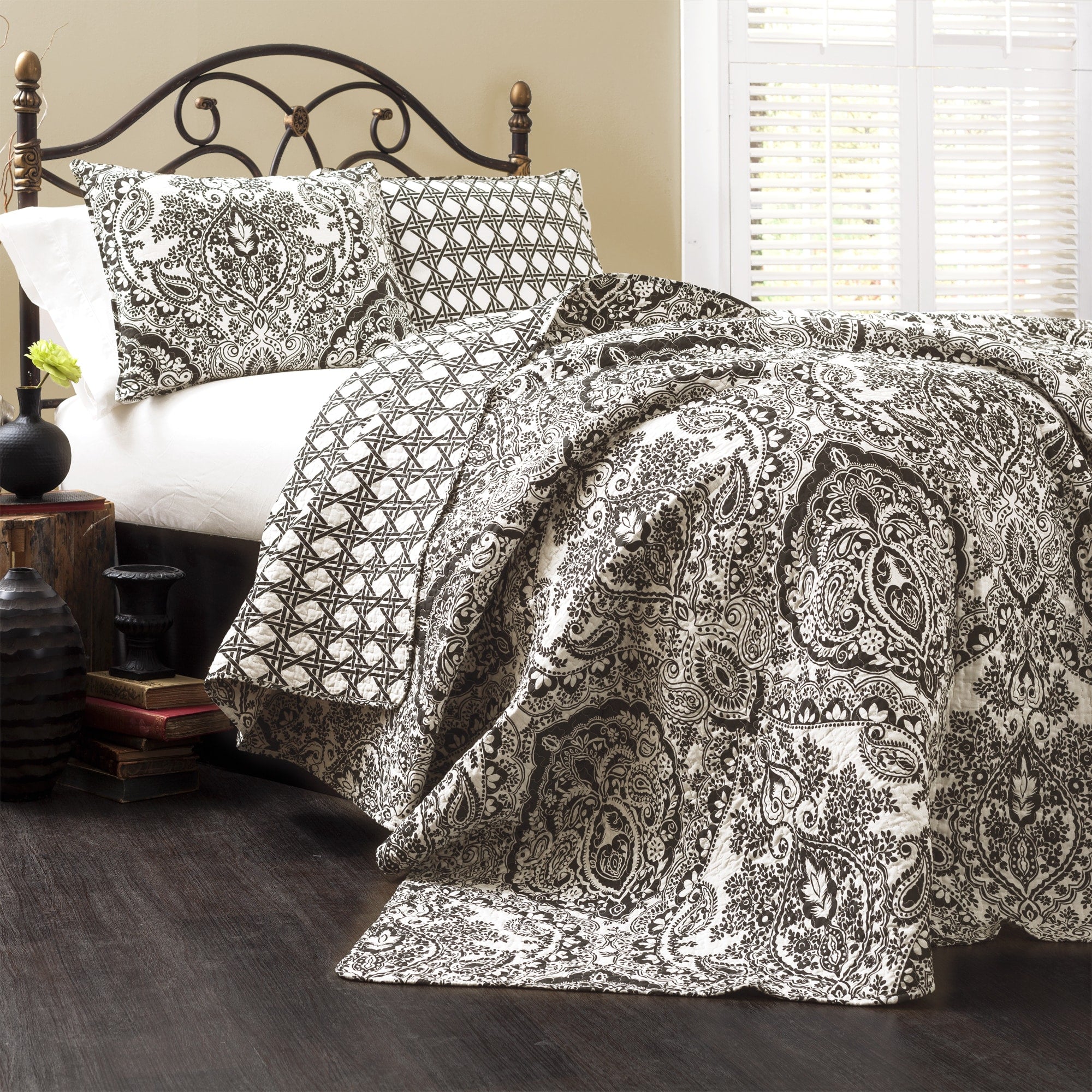 Gracewood Hollow Winchester Damask 3 Piece Quilt Set