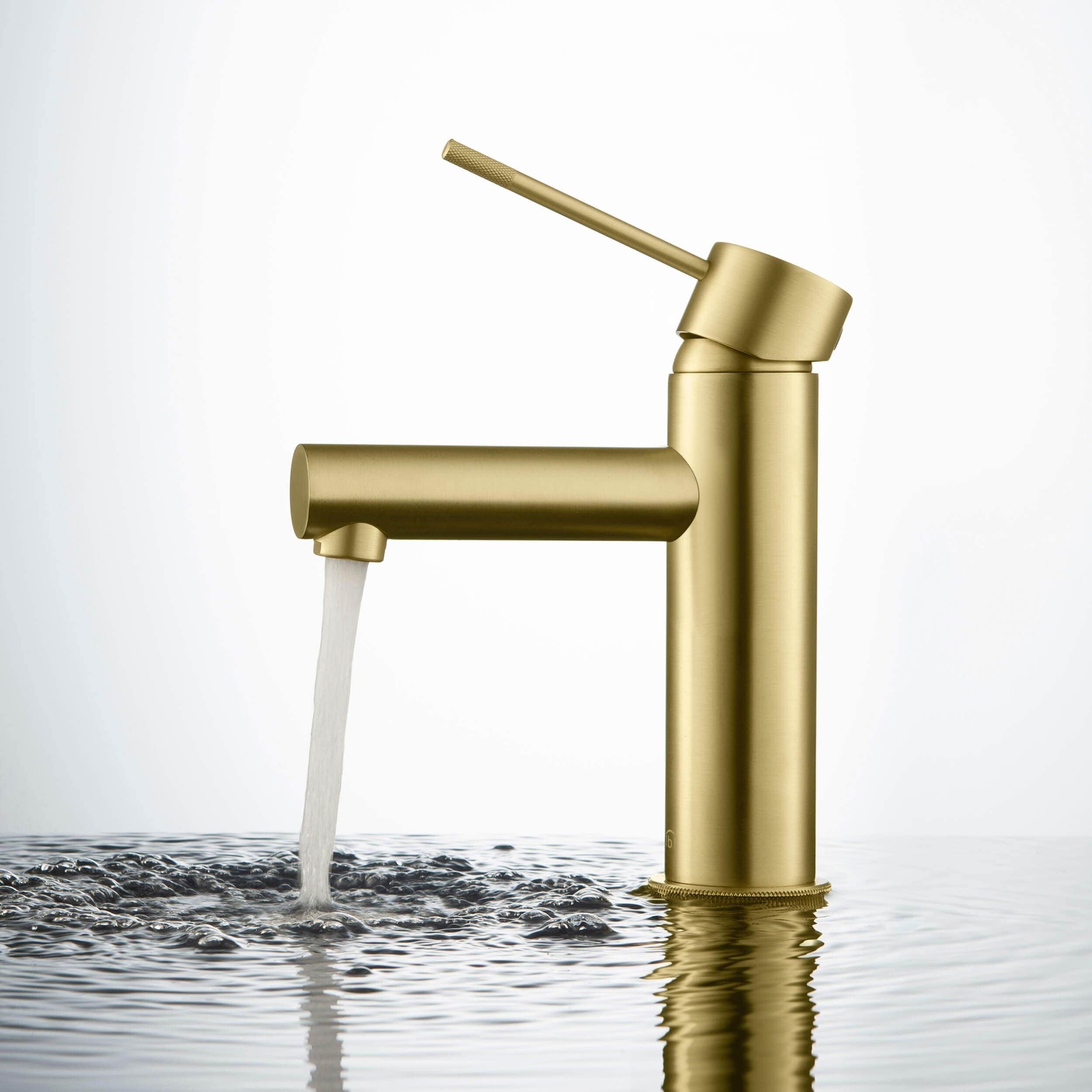 Lead Free Solid Brass Single Handle Bathroom Vanity Sink Faucet With Water Hose