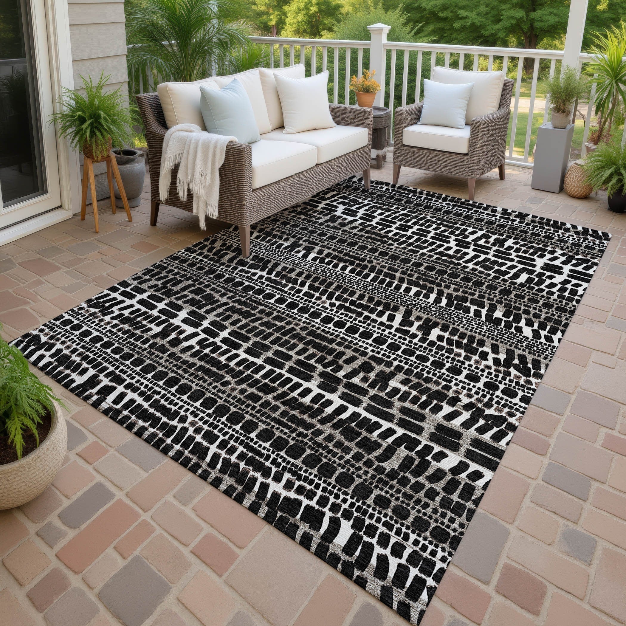 Machine Washable Indoor Outdoor Modern Winfield Chantille Rug