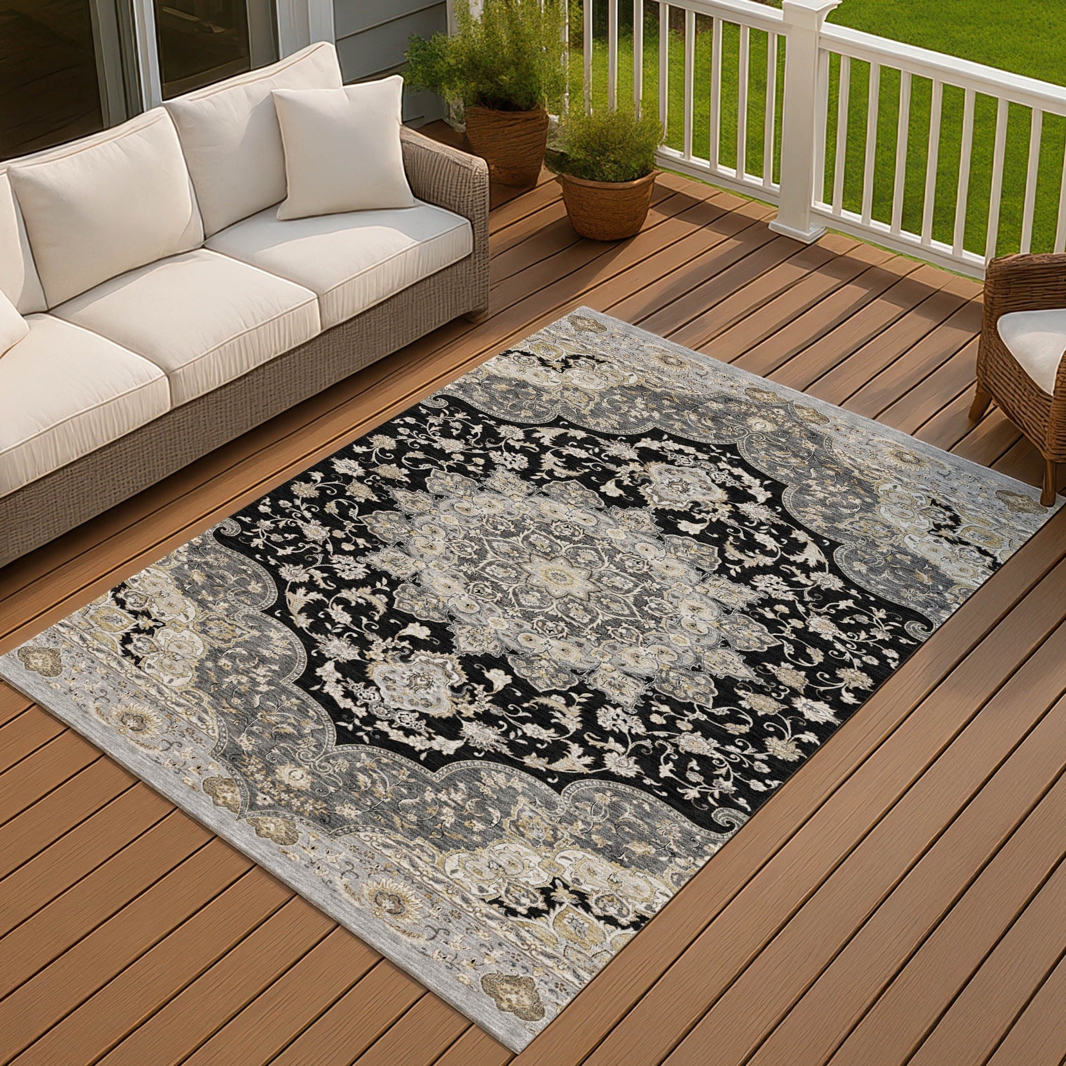 Machine Washable Indoor Outdoor Traditional Lindstrom Chantille Rug