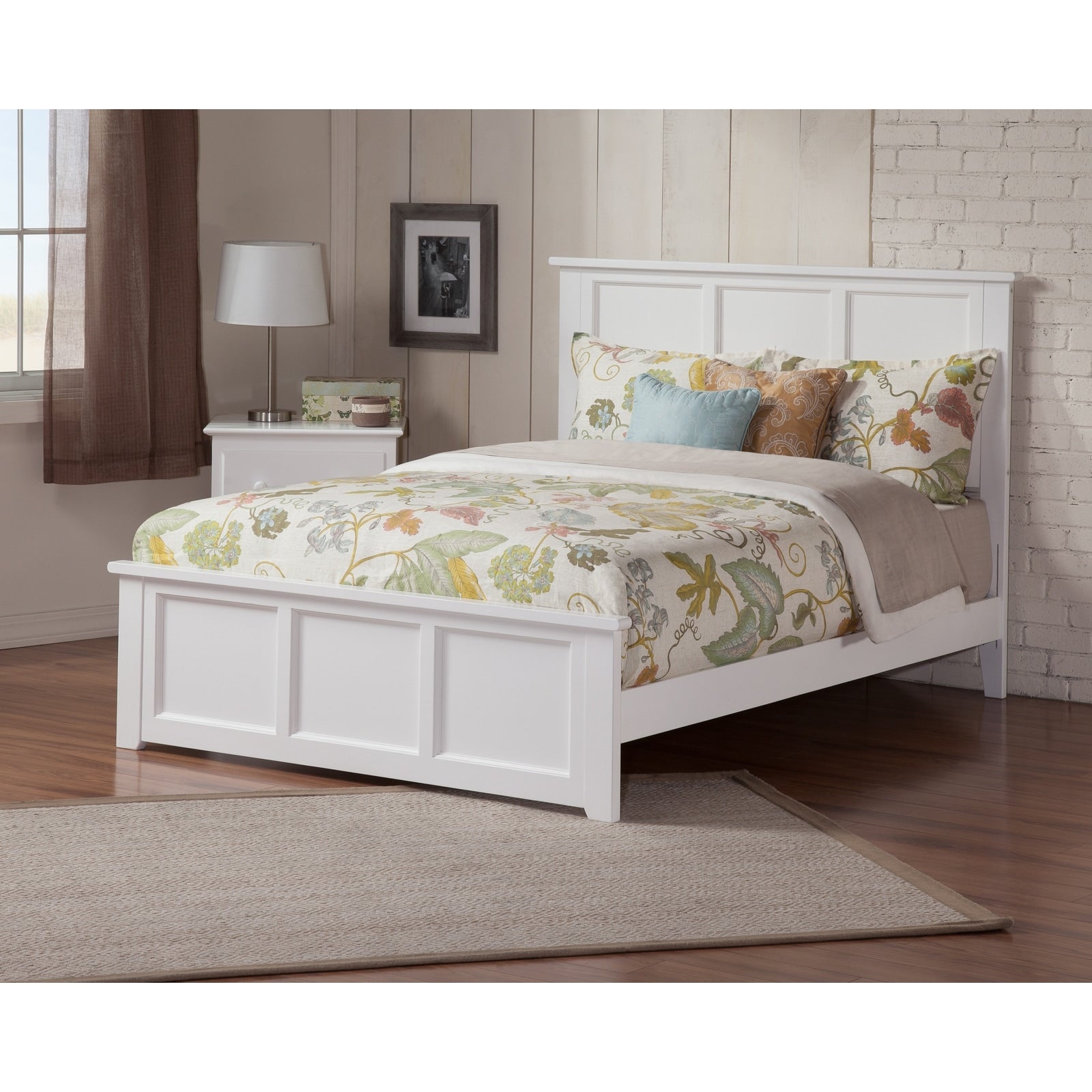 Madison Queen Bed With Matching Foot Board In White