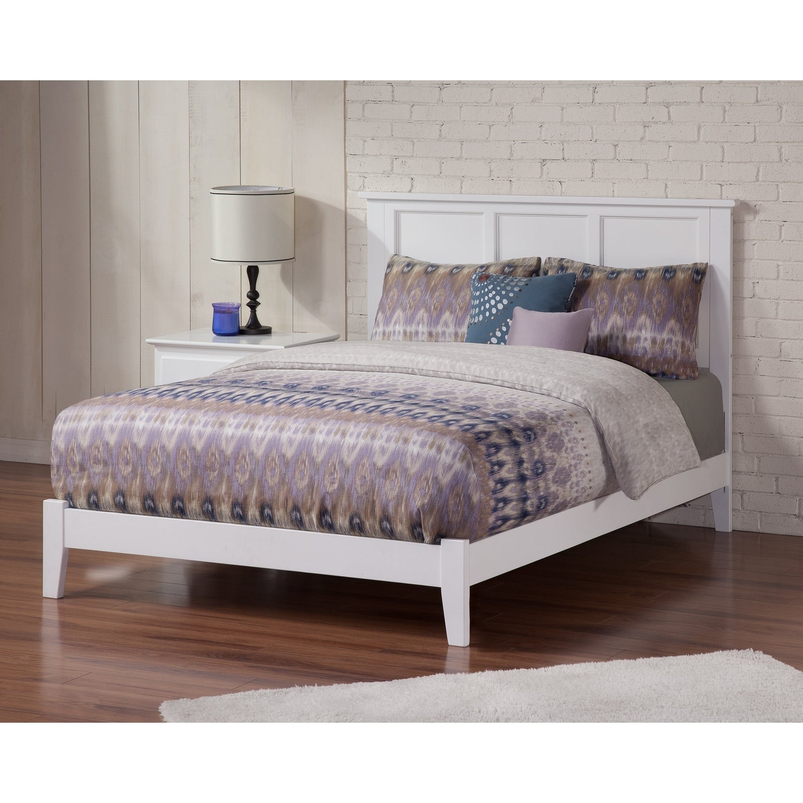 Madison Queen Traditional Bed In White