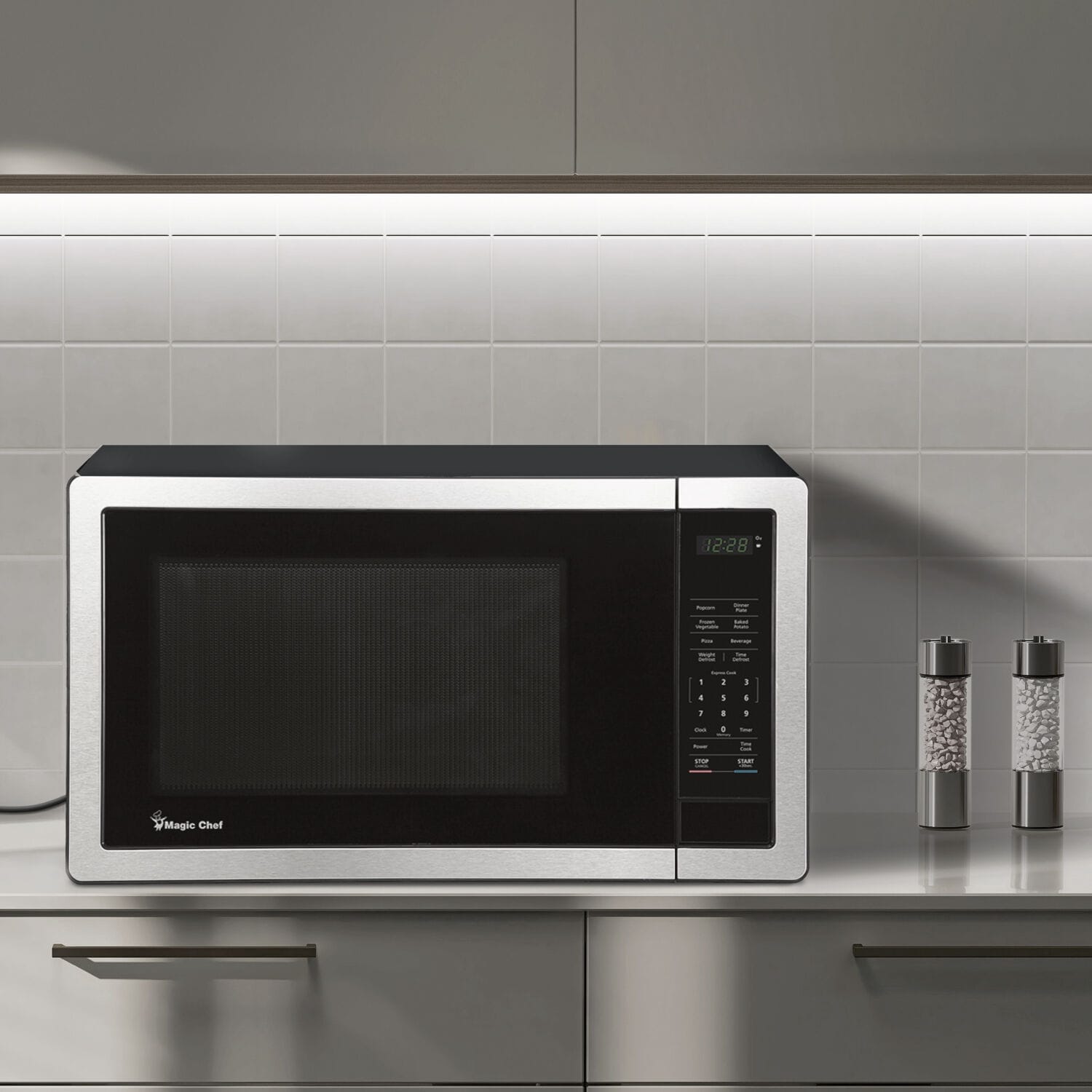 Magic Chef 0.9 Cu. Ft. 900 Watt Countertop Microwave In Stainless Steel