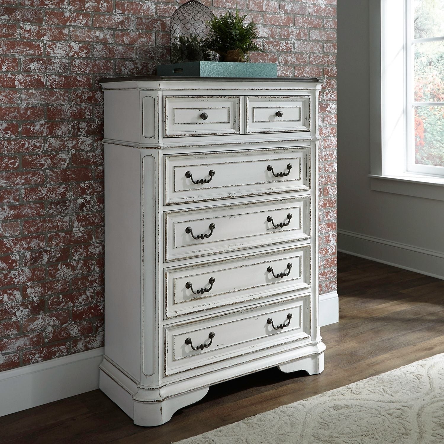 Magnolia Manor Antique White 5 Drawer Chest