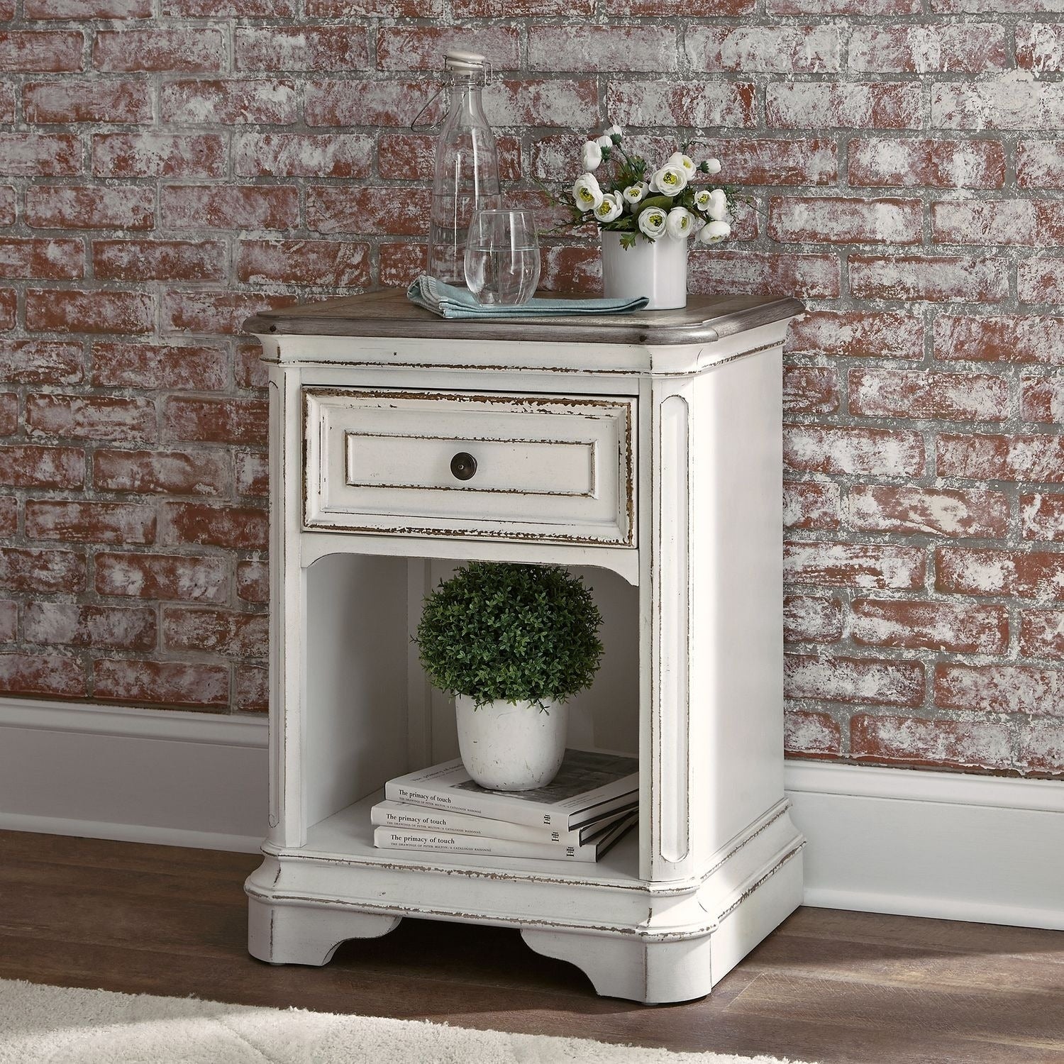 Magnolia Manor Antique White 1 Drawer Nightstand