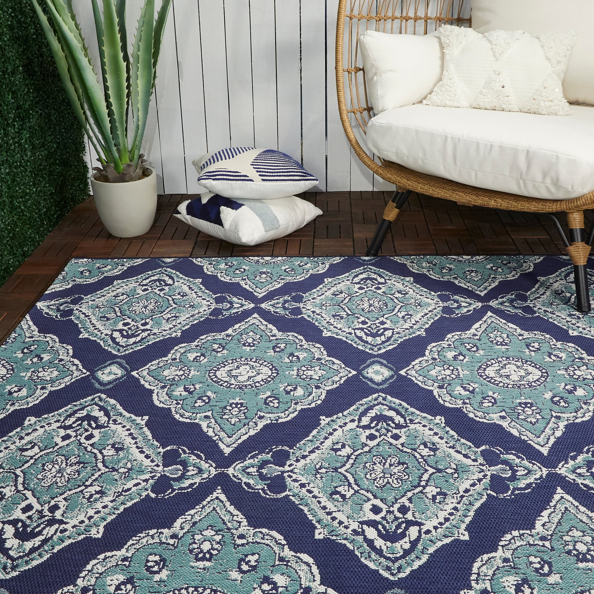 Marama Medallion Indoor Outdoor Area Rug 2 X 7