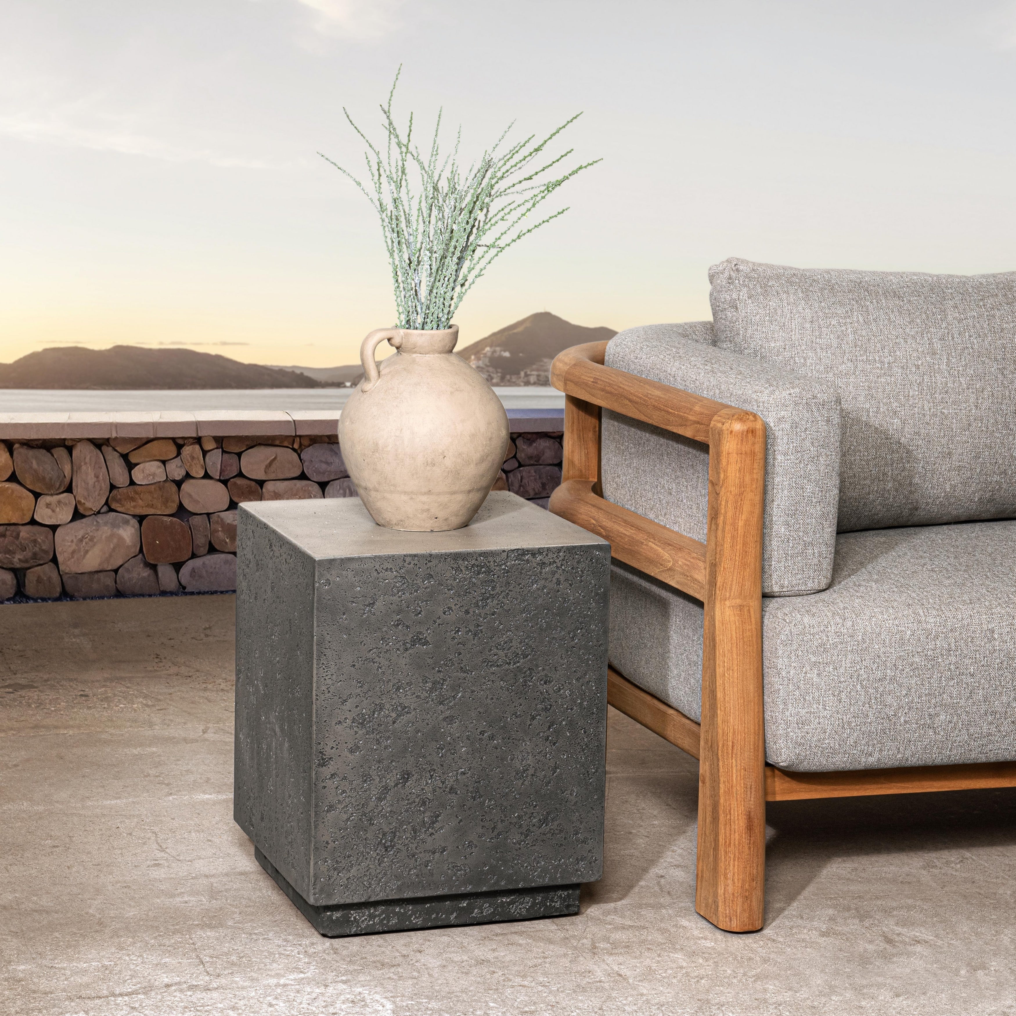 Marwin Outdoor End Table 16Wx16Dx20H