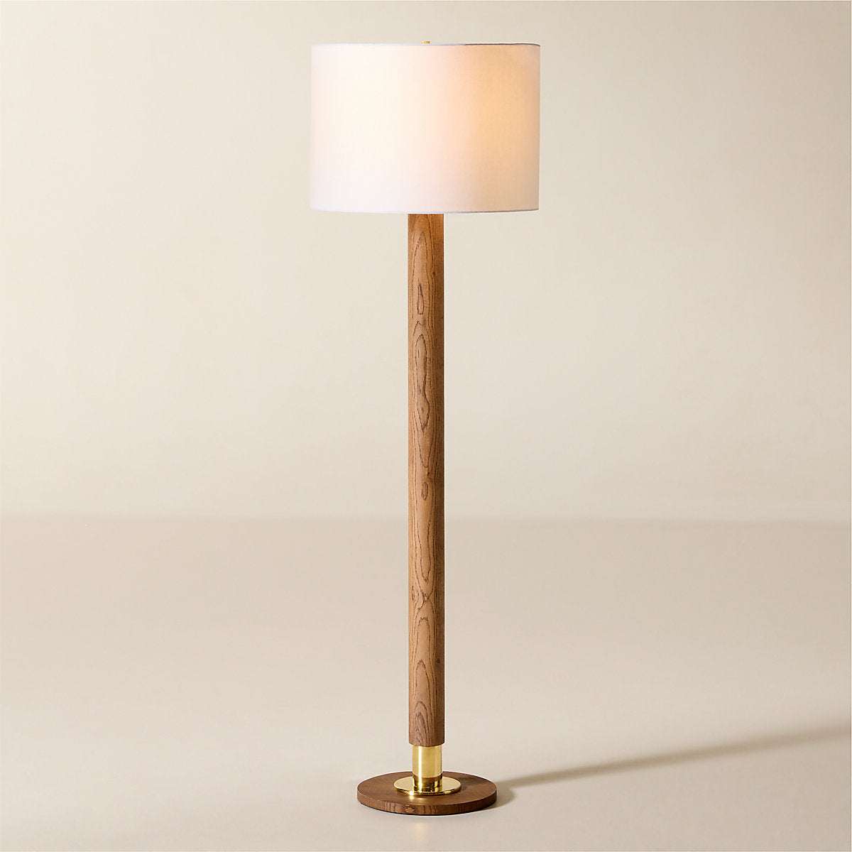 Medal Small Oak Wood Table Lamp