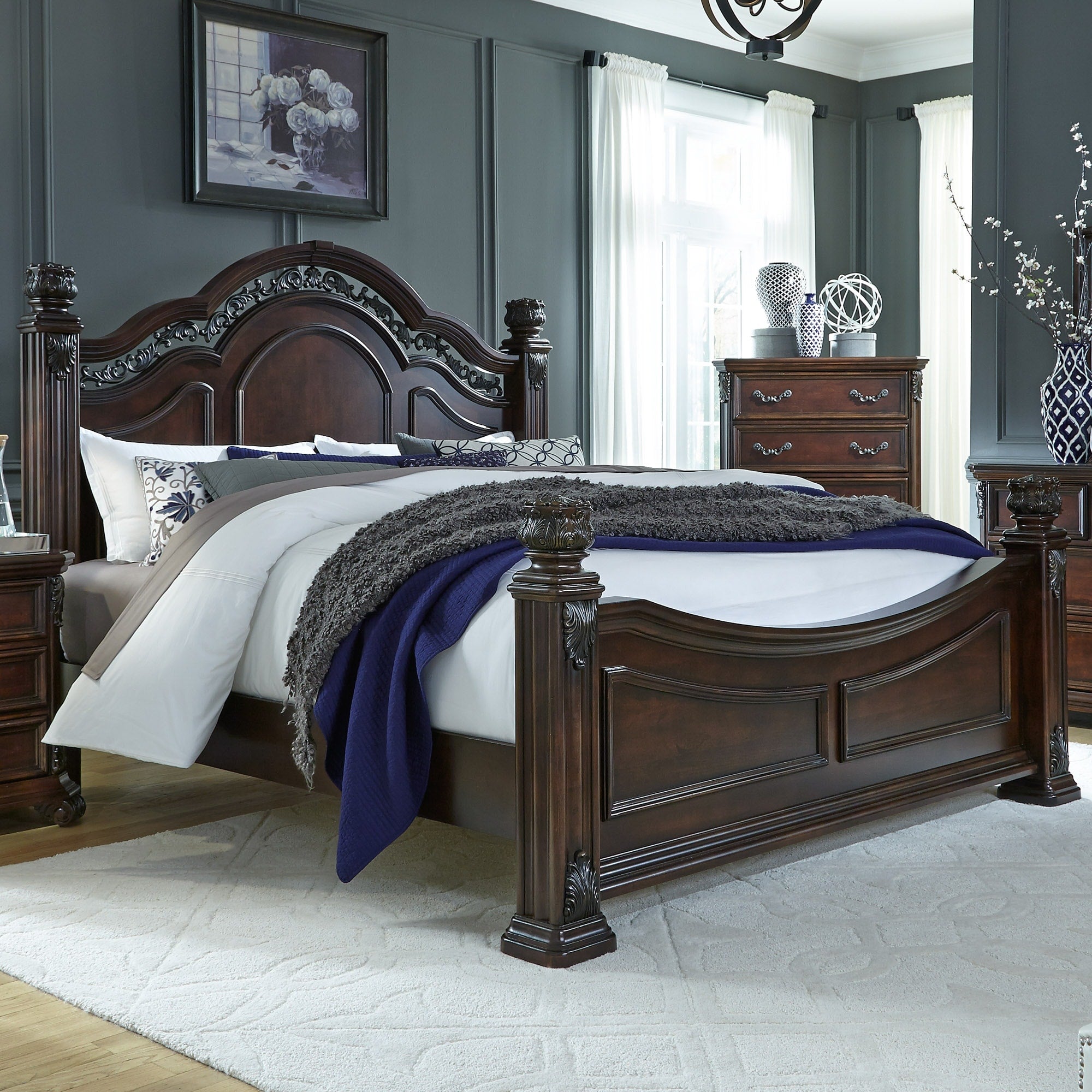 Messina Estates Poster Bed Set
