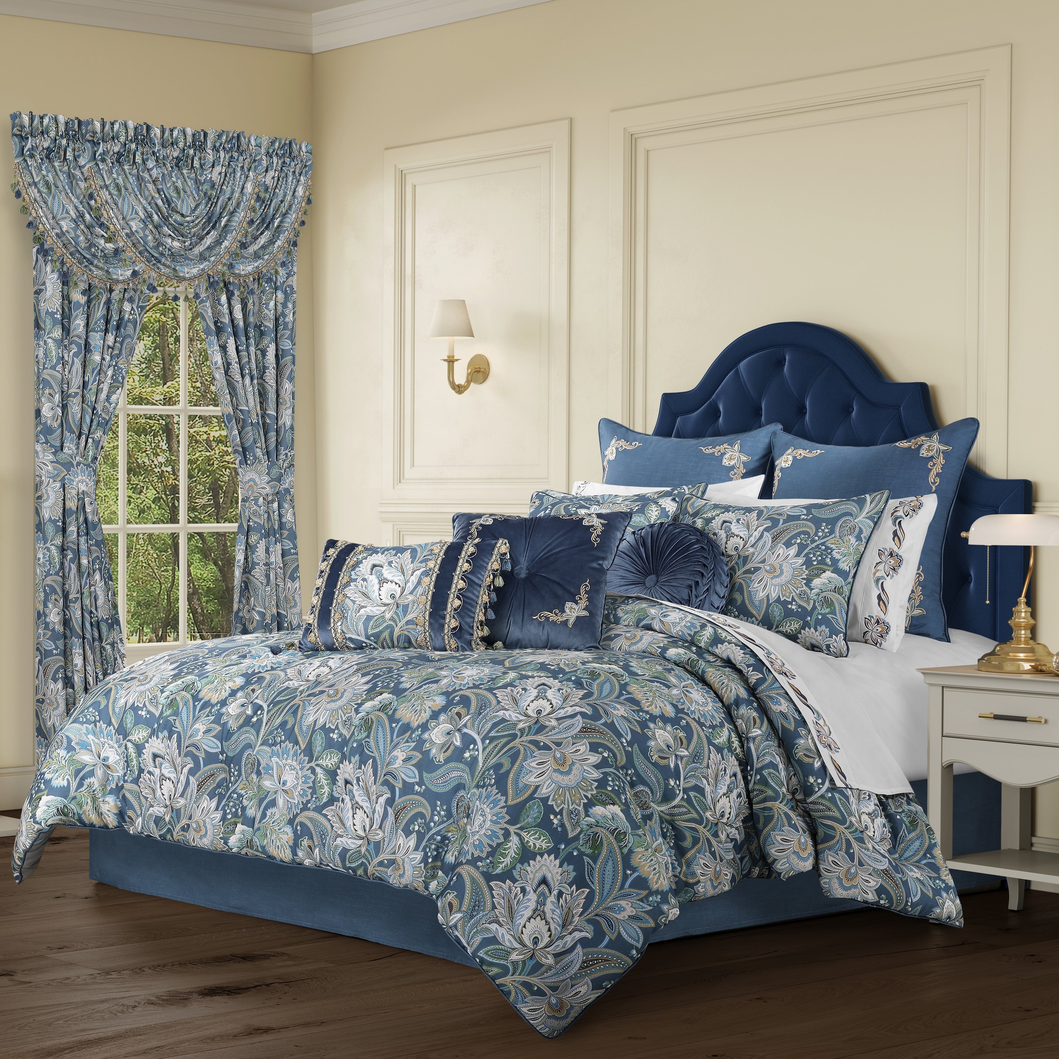 Michaela Comforter Set