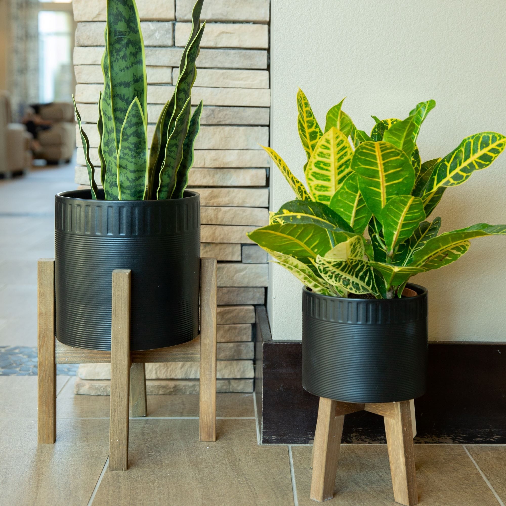Mid Century Set Of 2 Dumpling Ceramic Planter On Stand