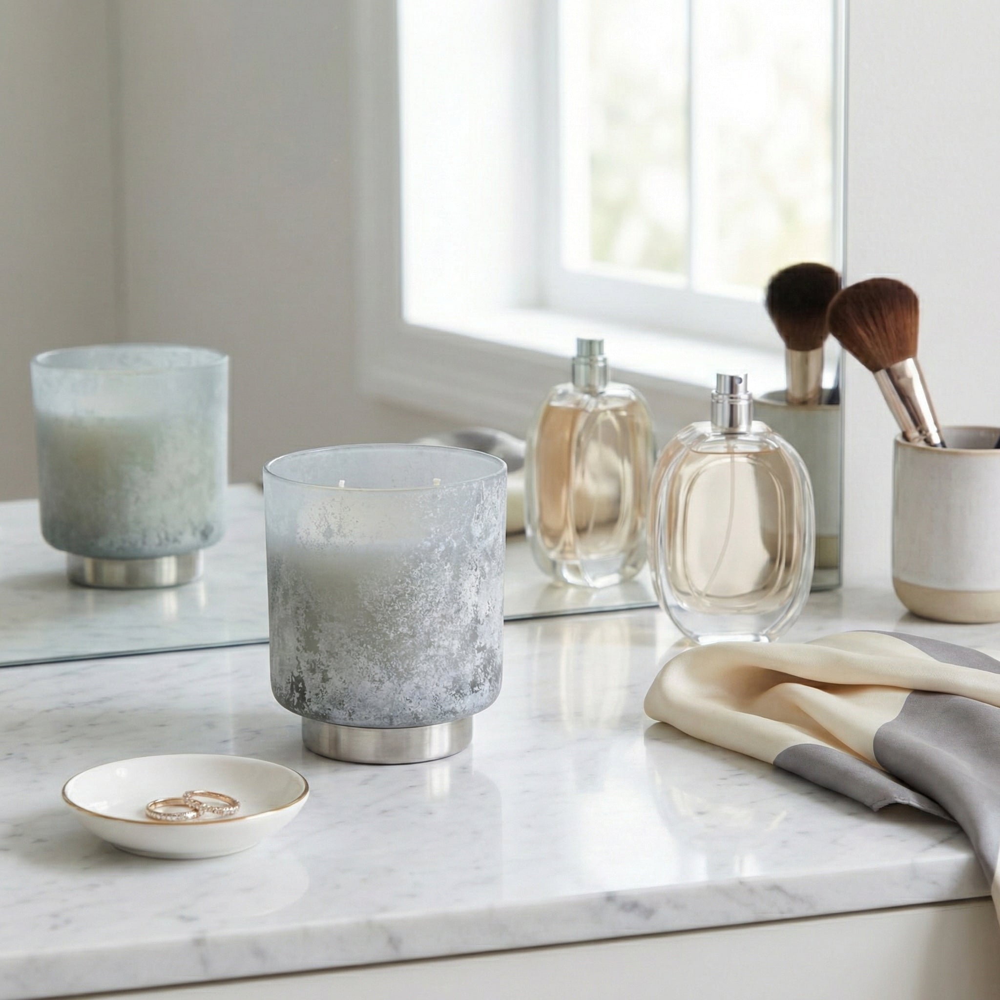 Modern Round Glass Candle On Base 5 5.0