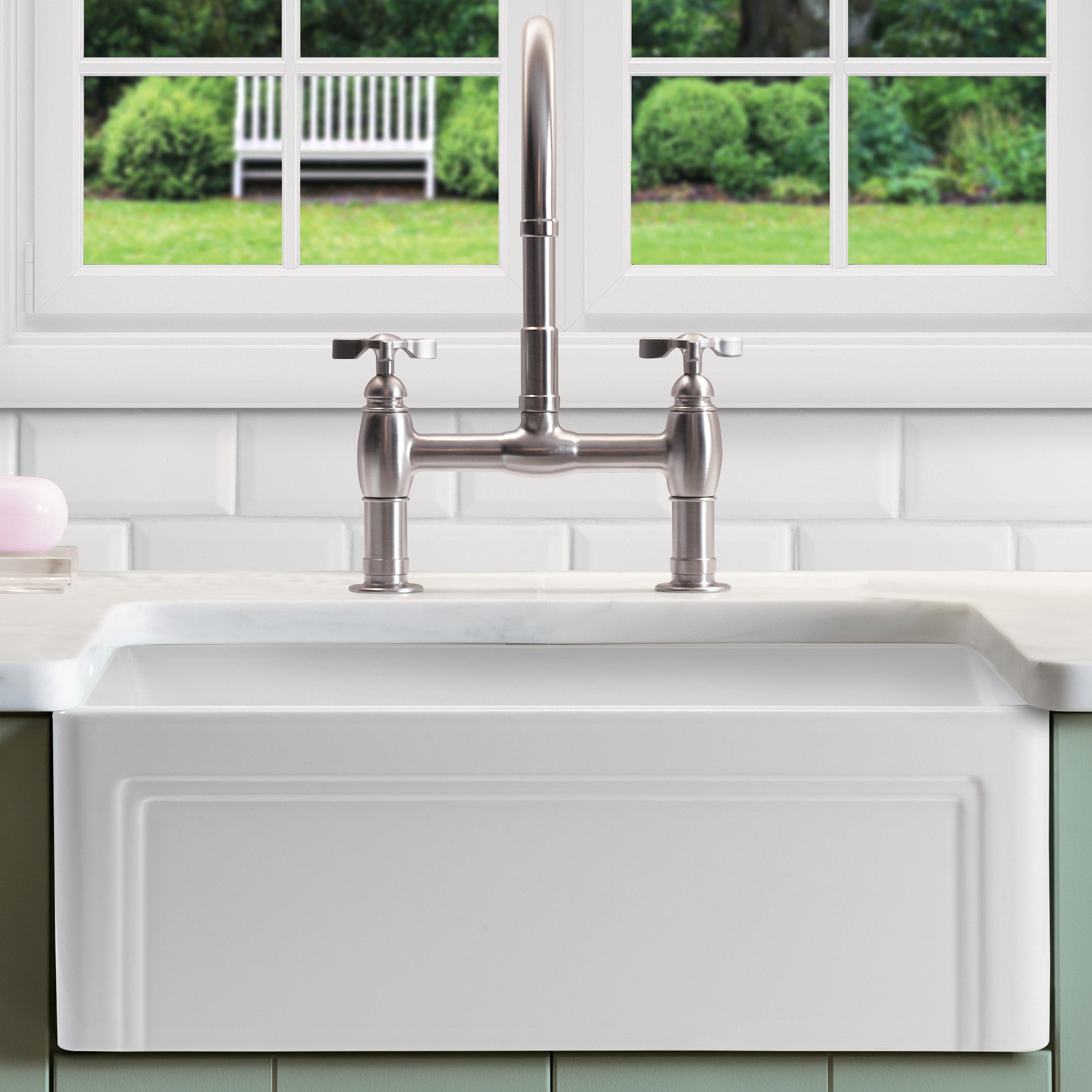Olde London Reversible Farmhouse Fireclay 33 In. Single Bowl Kitchen Sink In White With Grid And Strainer