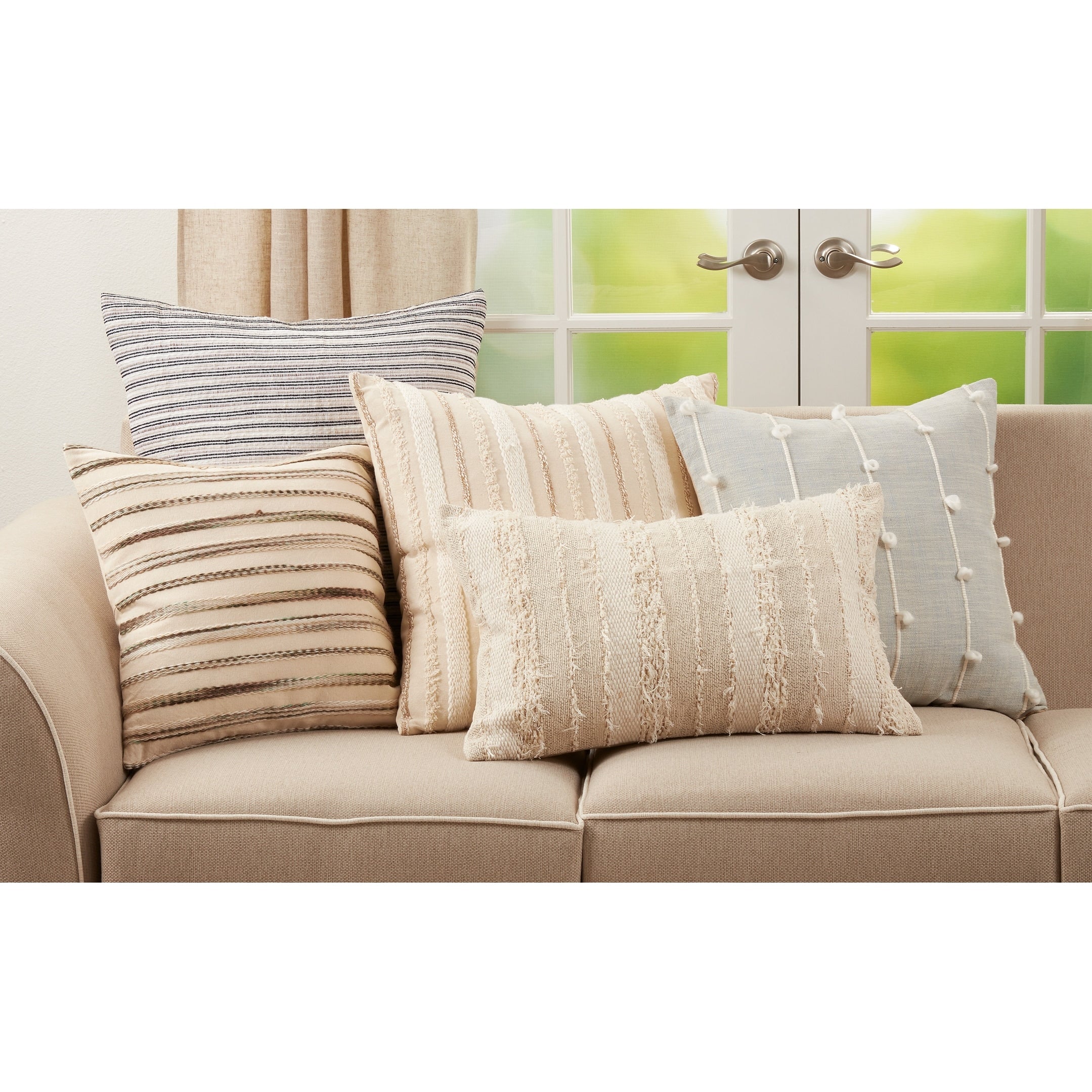 Pillow With Knotted Line Design
