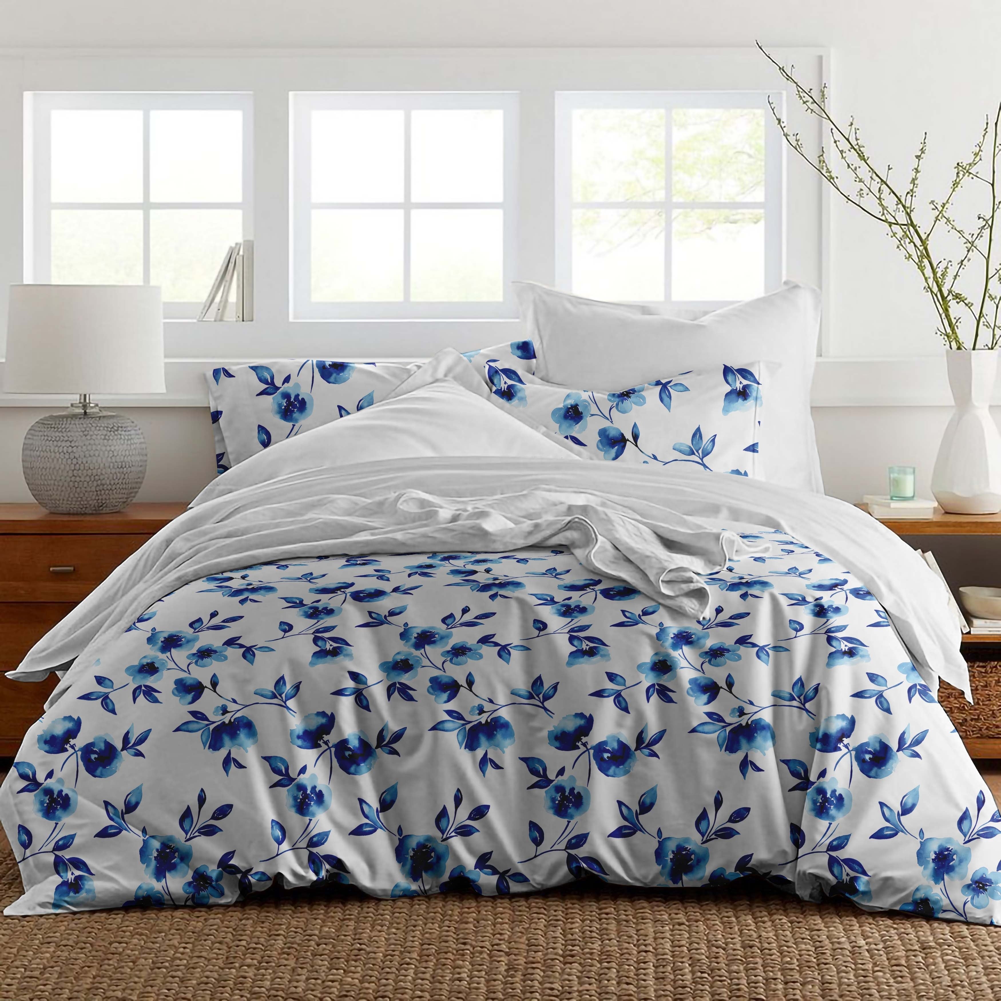 Pointehaven Water Petals White 300Tc Digital Print Duvet Set