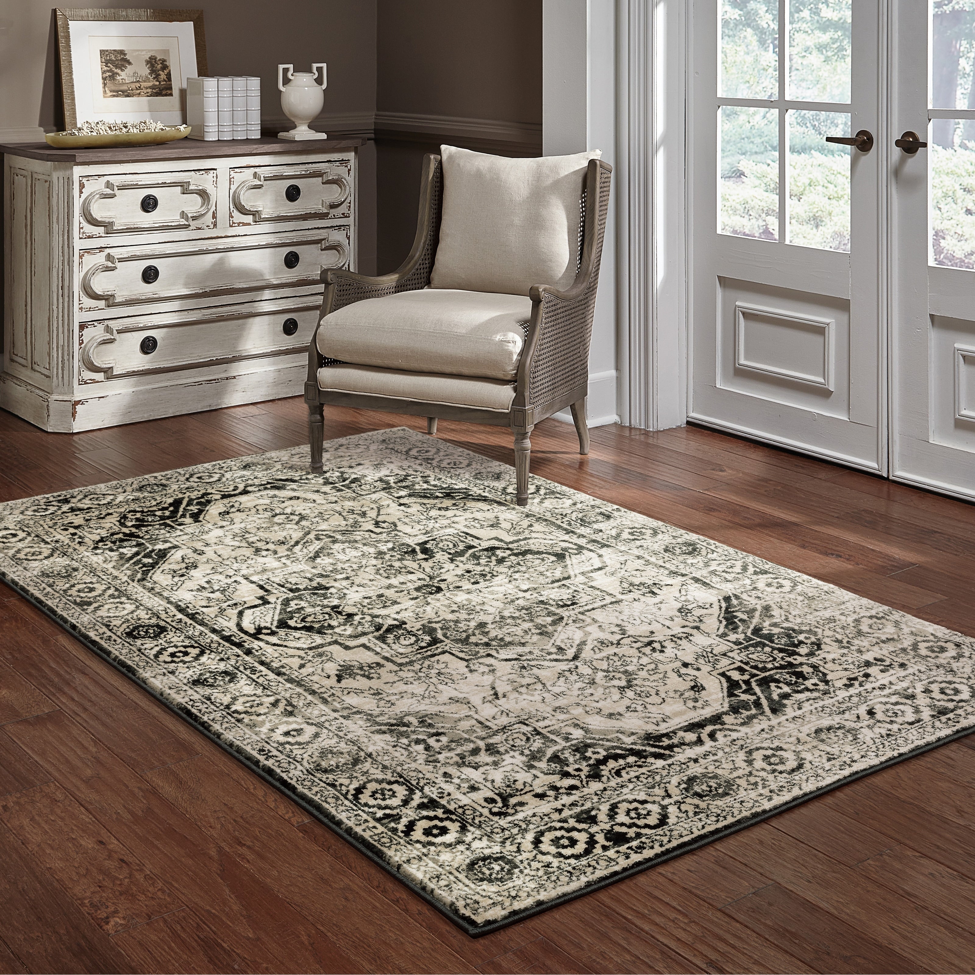 Porch Den Patricia Distressed Grey Medallion Area Rug
