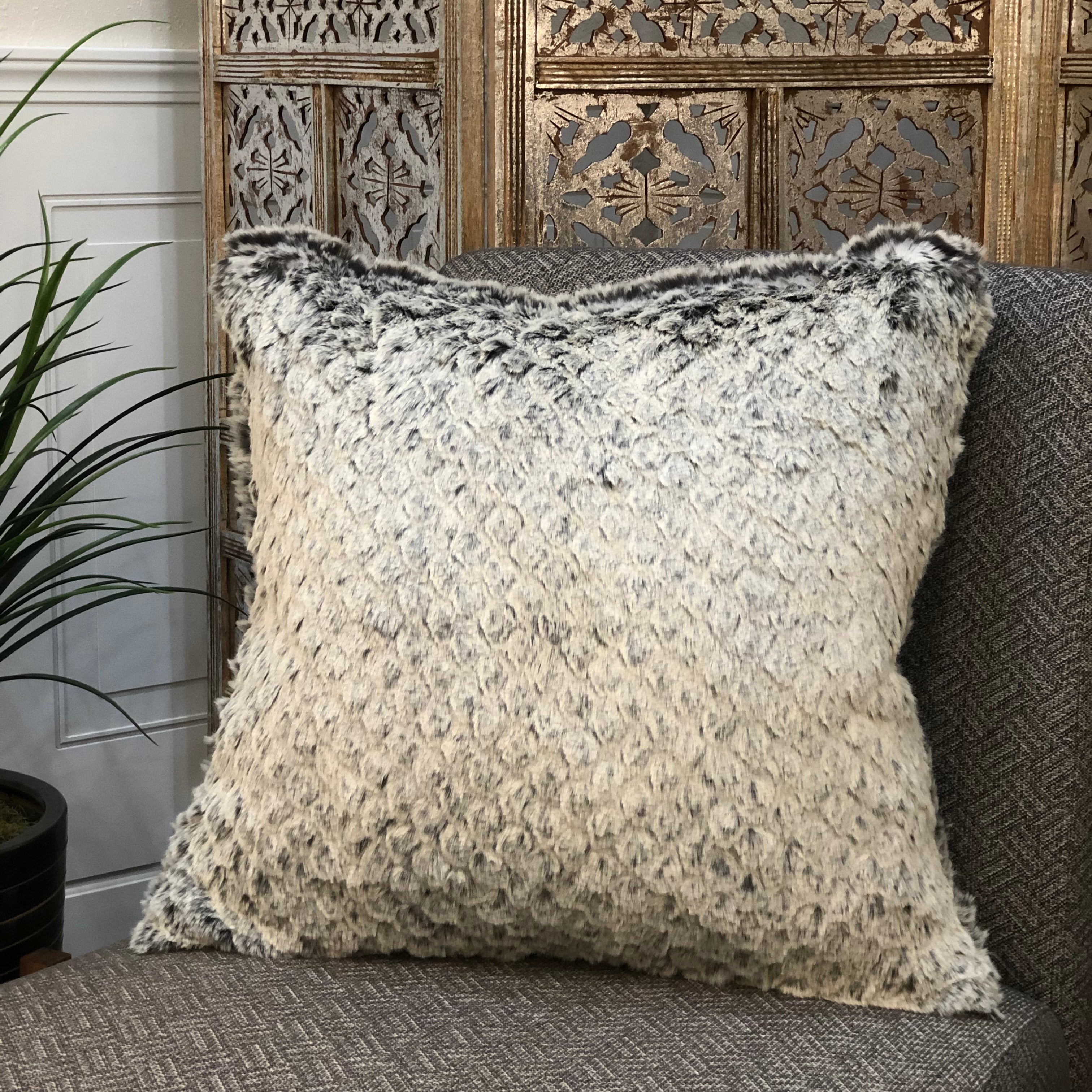 Rimiti Fauxfur Pillow 20X20 Feather Down Fill