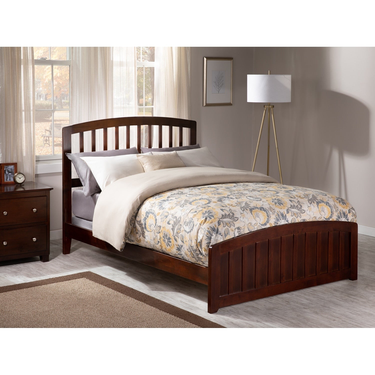 Richmond Full Traditional Traditional Bed With Matching Foot Board In Walnut