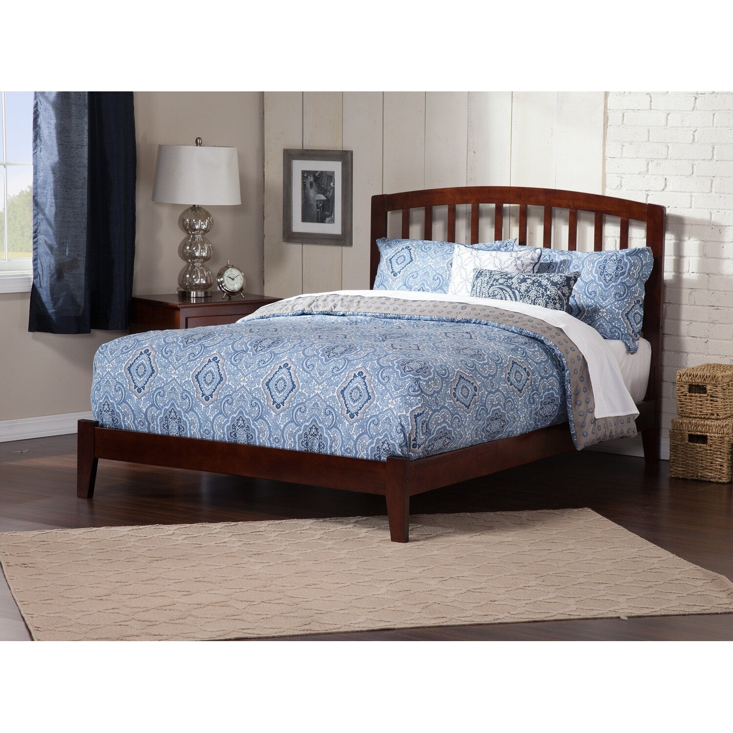 Richmond Queen Traditional Bed In Walnut