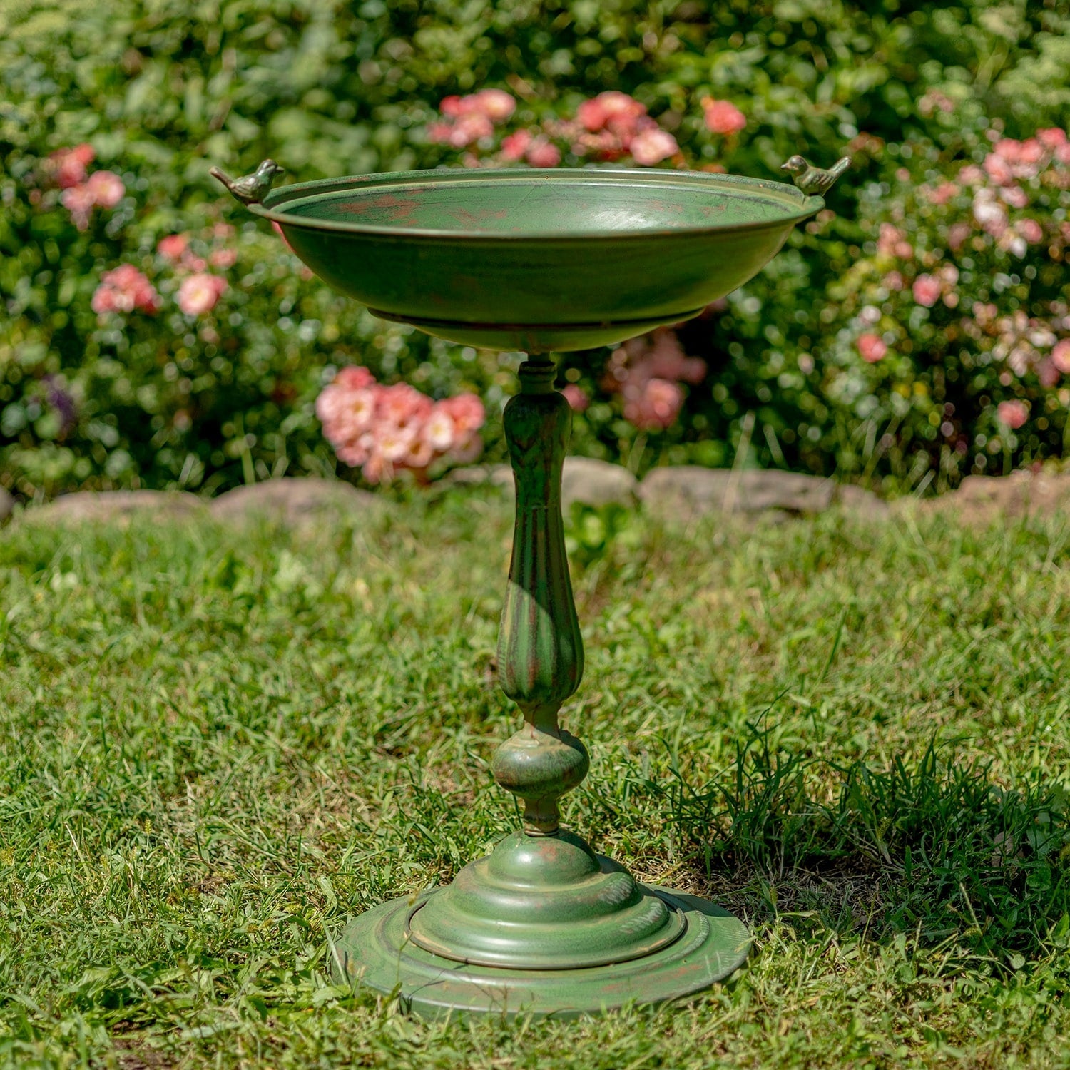 Round Pedestal Birdbath With Bird Details