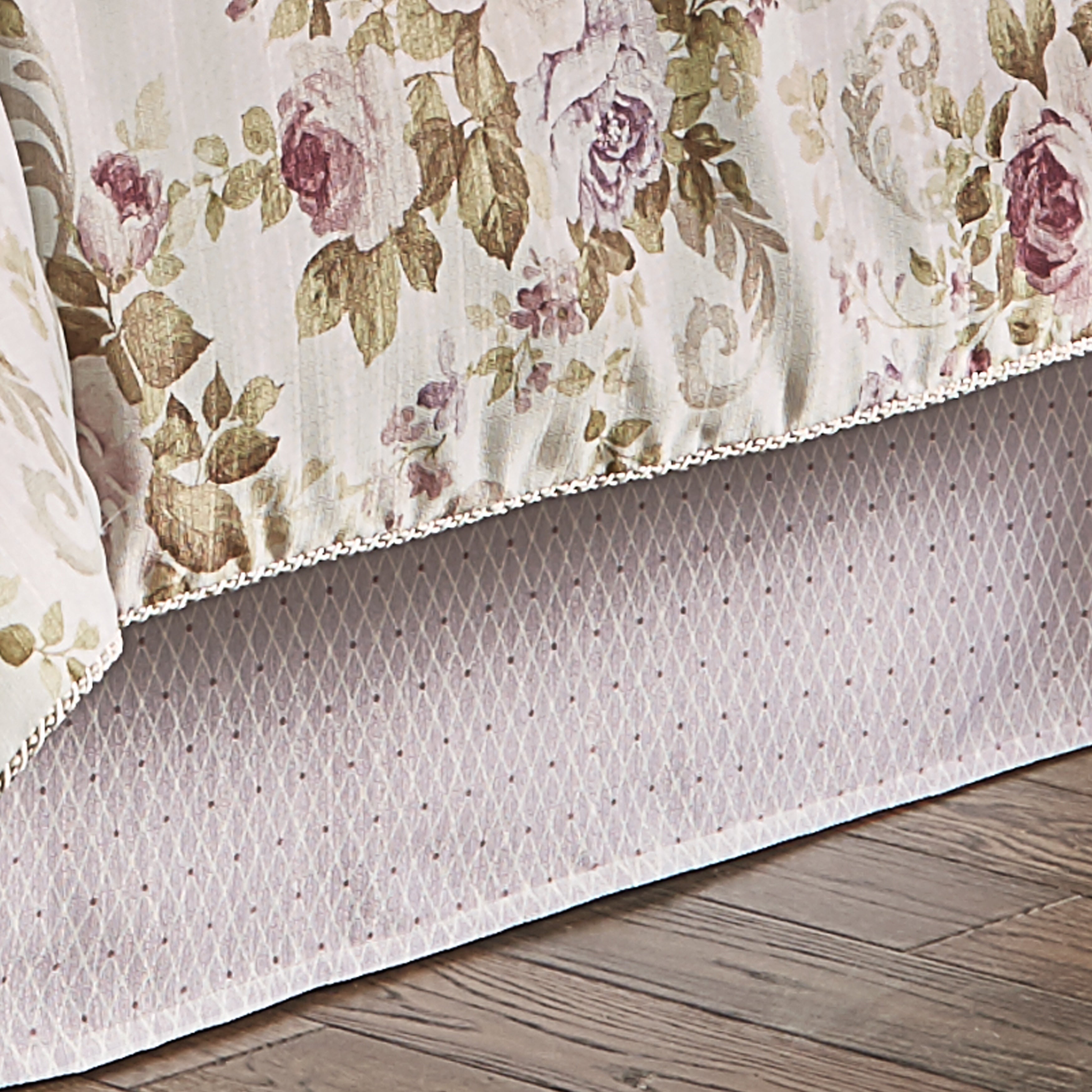 The Gray Barn Warwick Classic Floral Comforter Set