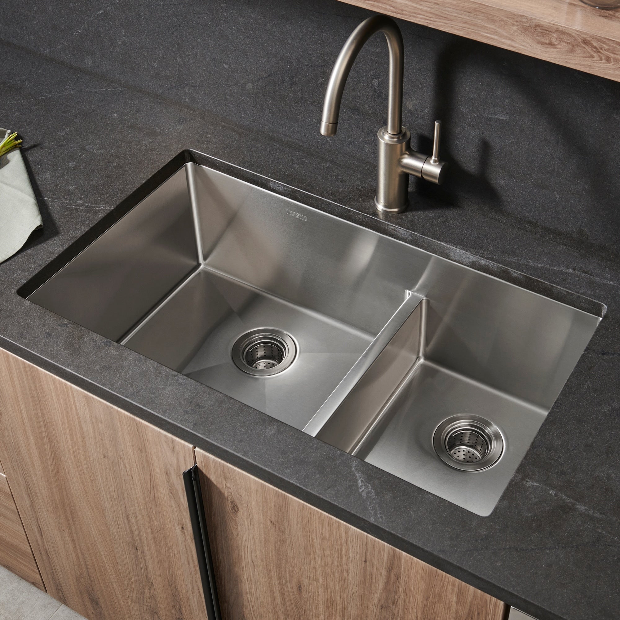 Ruvati Rvh7419 16 Gauge Stainless Steel 33 Inch Low Divide Undermount Tight Radius 60 40 Double Bowl Kitchen Sink
