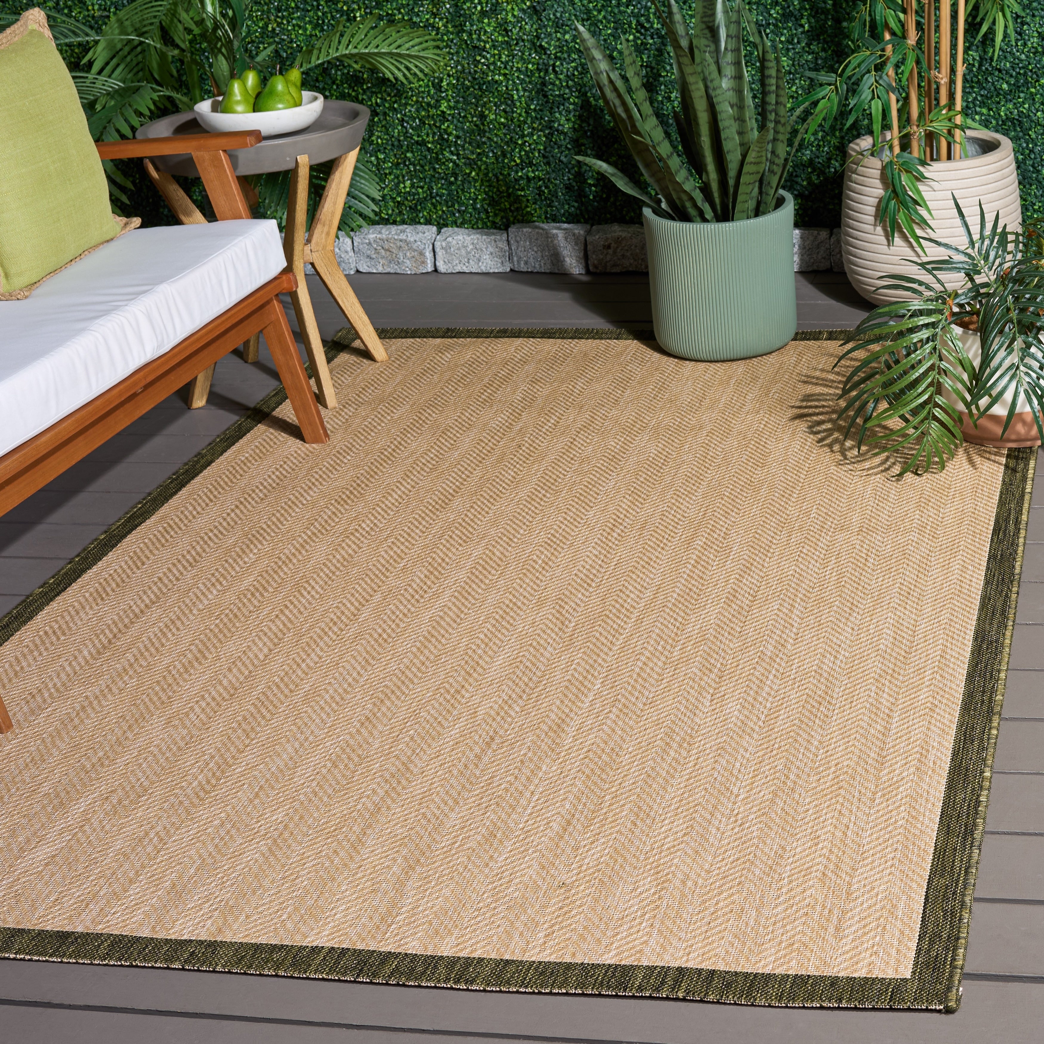 Safavieh Courtyard Renna Traditional Rug