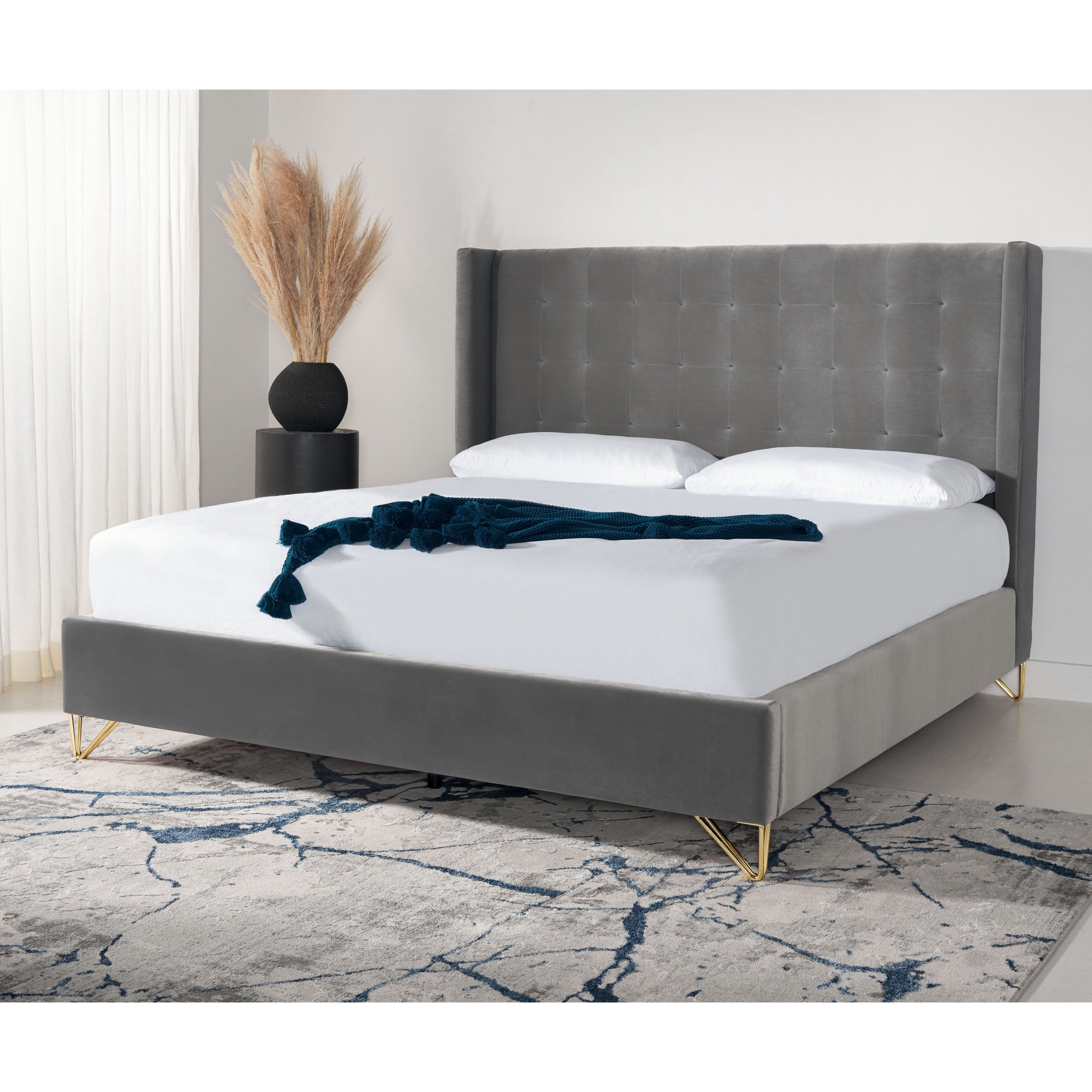 Safavieh Couture Hiawatha Metal Leg Queen Bed