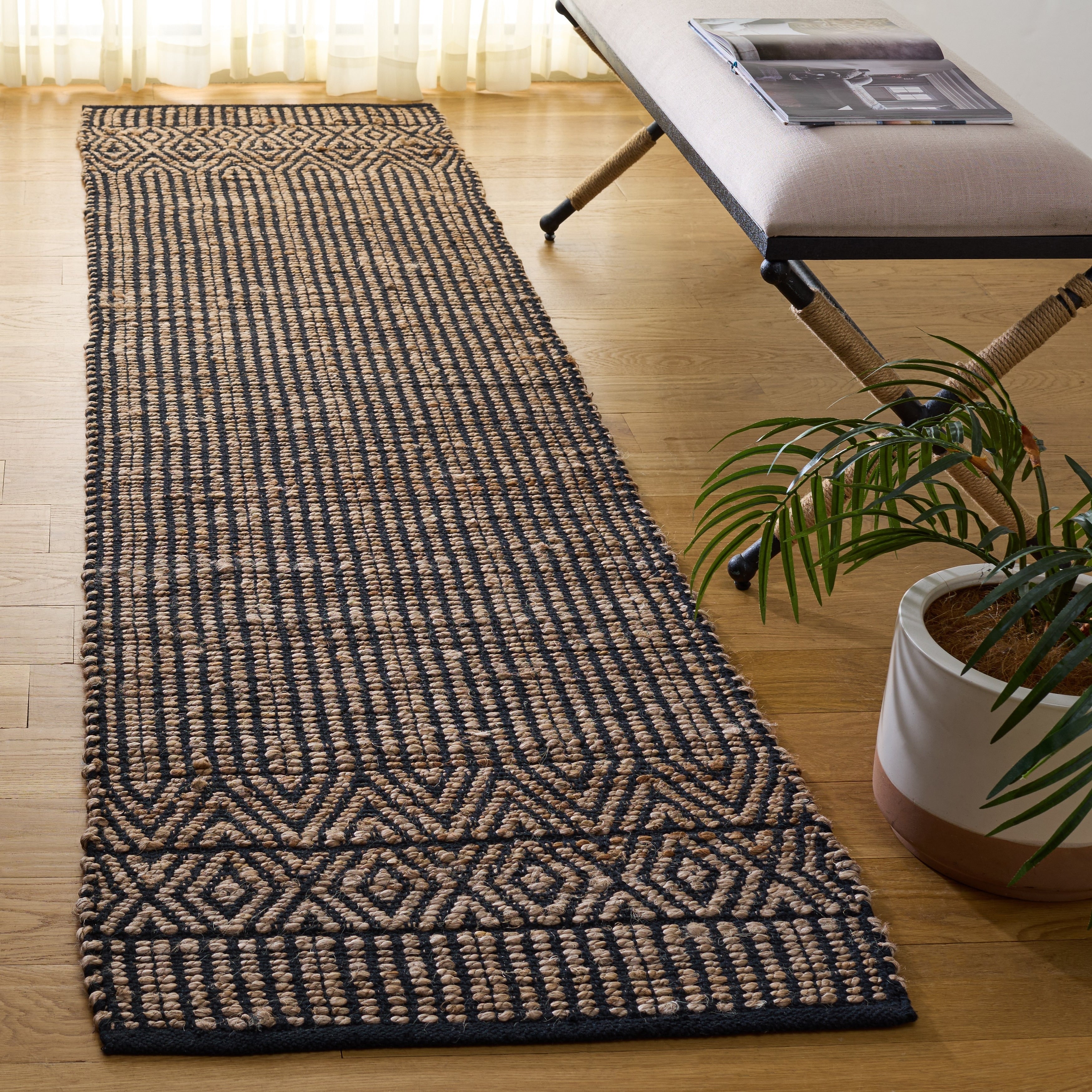 Safavieh Hand Woven Wolfgard Bohemian Eclectic Jute Rug